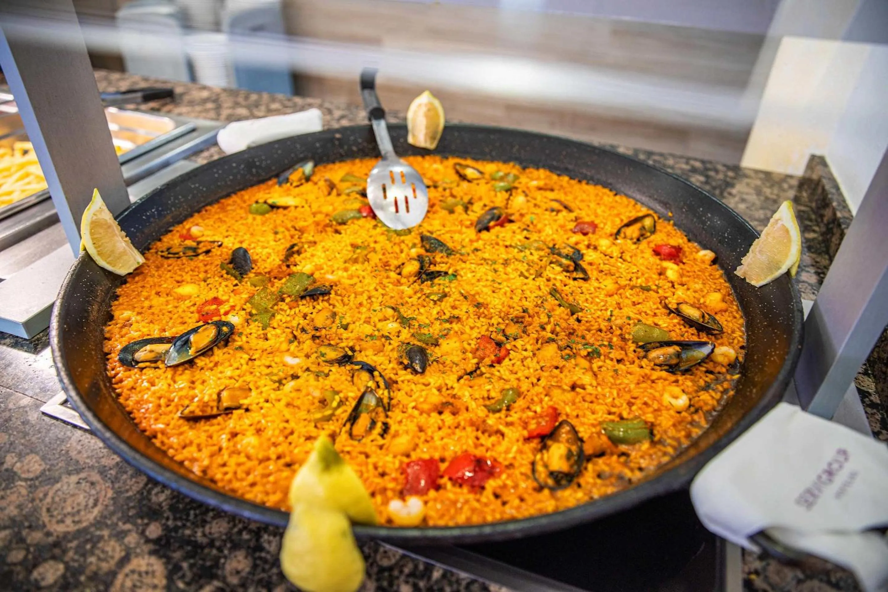 Restaurant/places to eat in Hotel Servigroup Galua