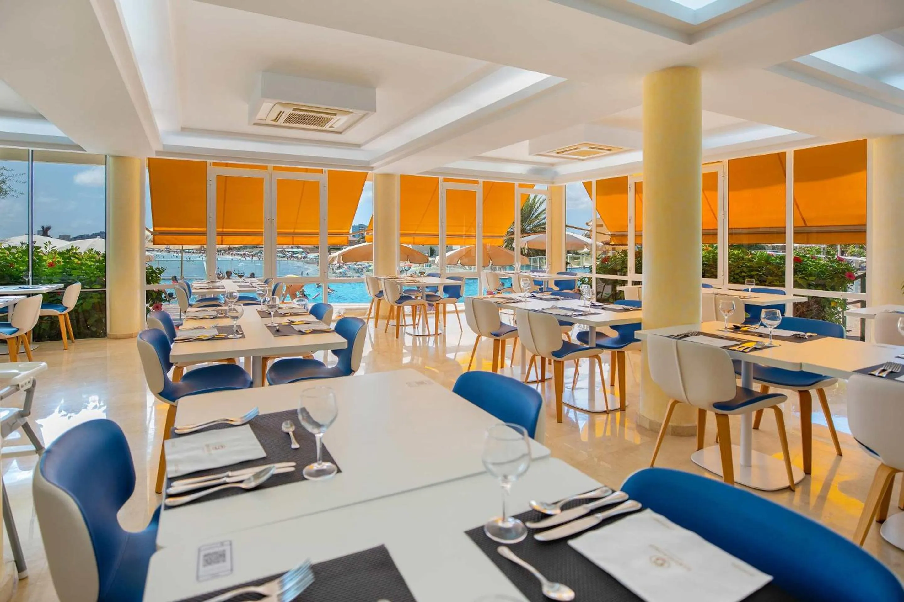 Restaurant/places to eat in Hotel Servigroup Galua