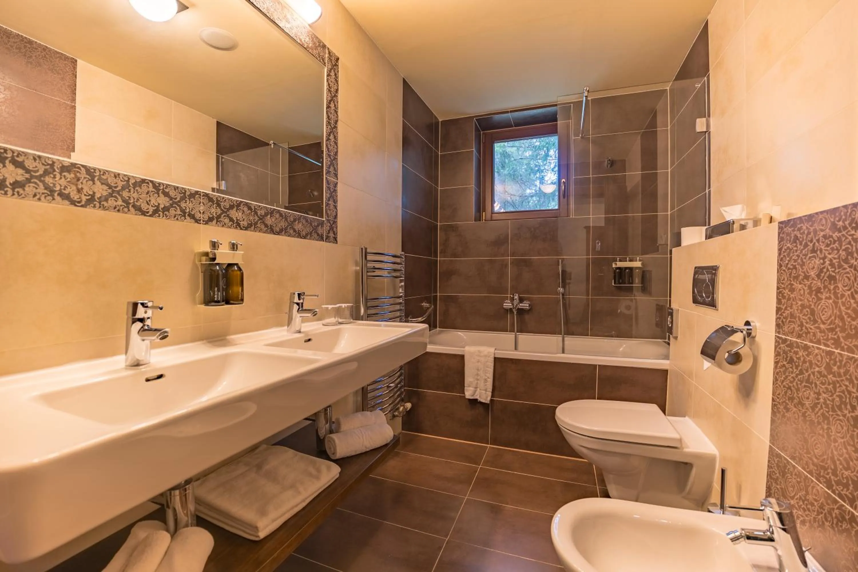 Toilet in APLEND Wellness Hotel Borovica