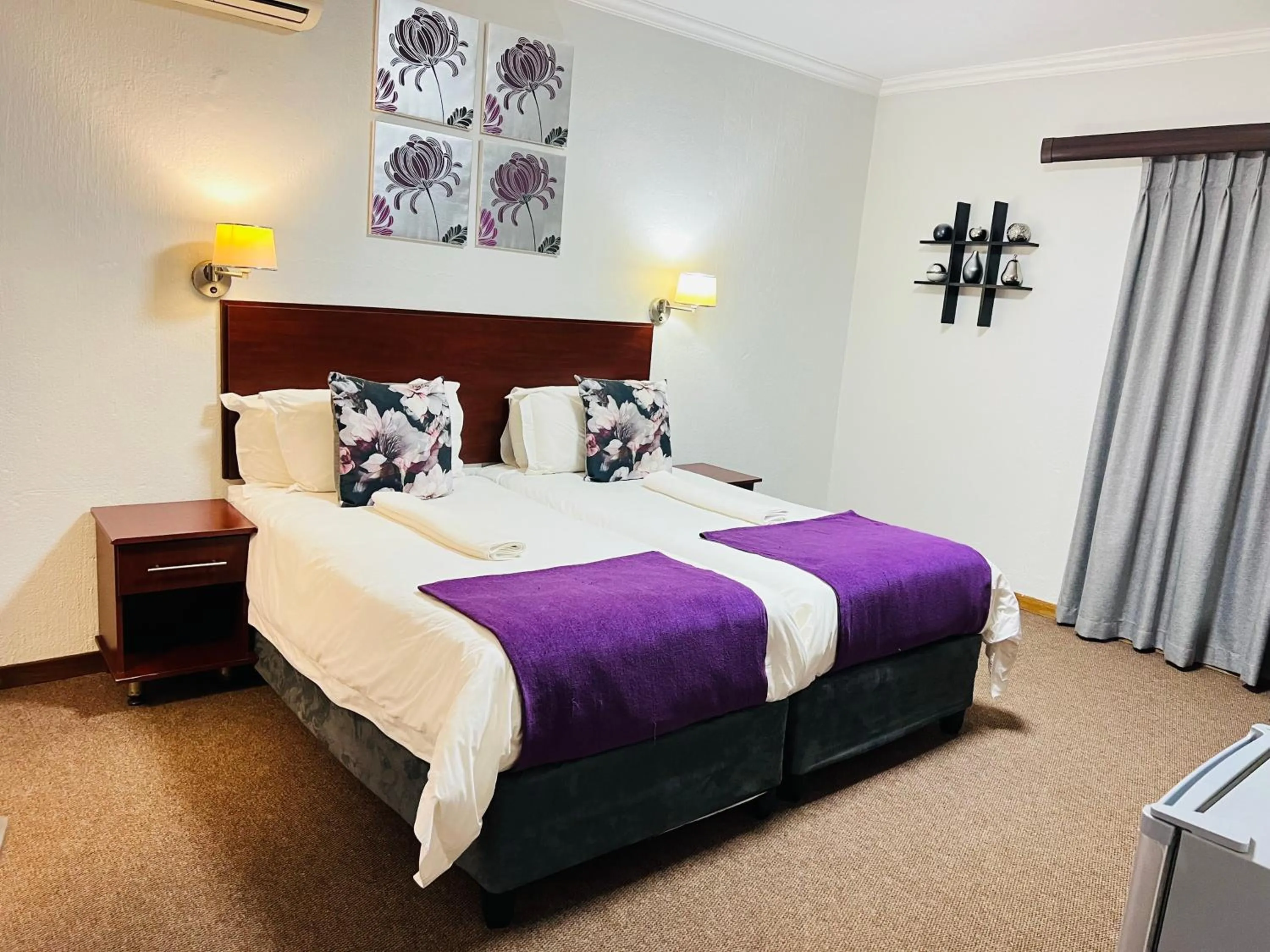 Bed in Rio Vista Lodge