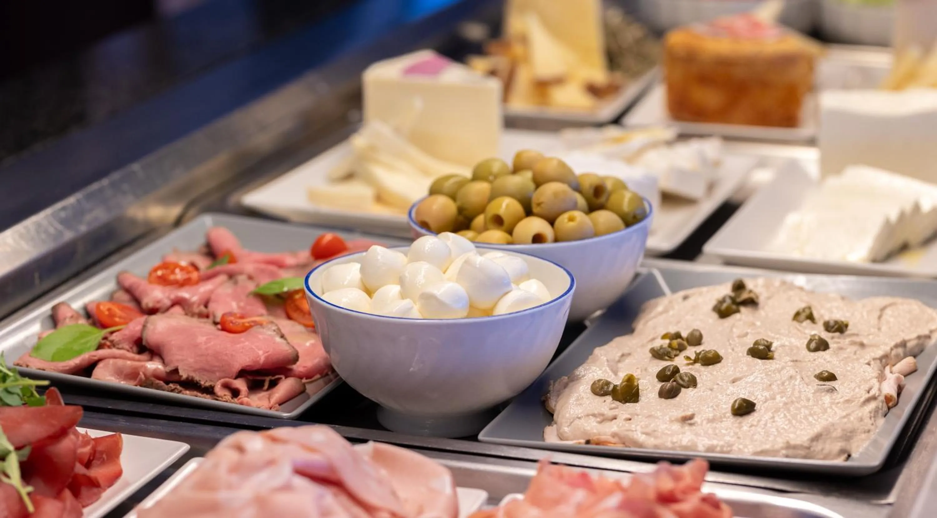 Restaurant/places to eat in Hotel Sayonara