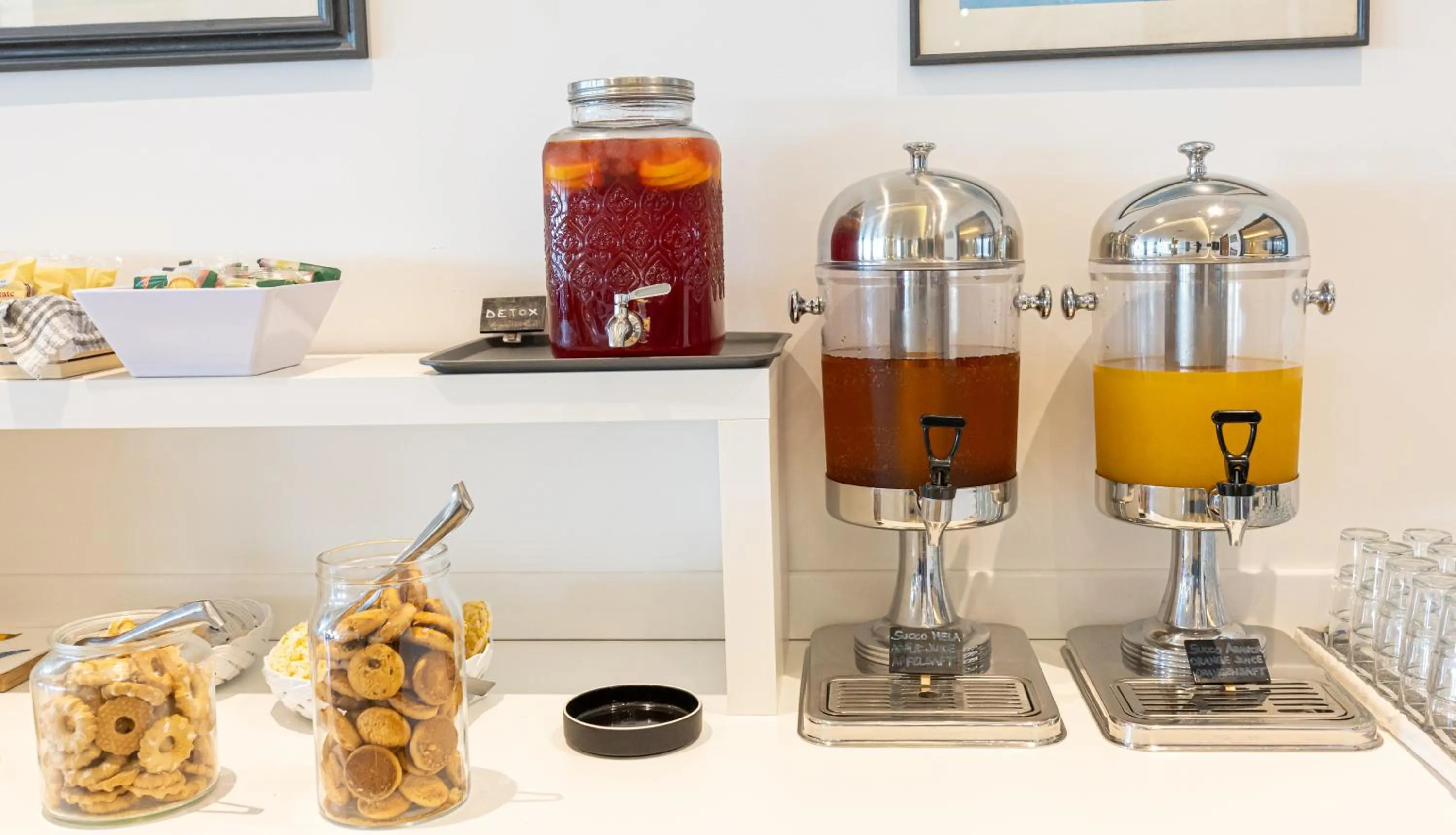 Restaurant/places to eat in Hotel Sayonara