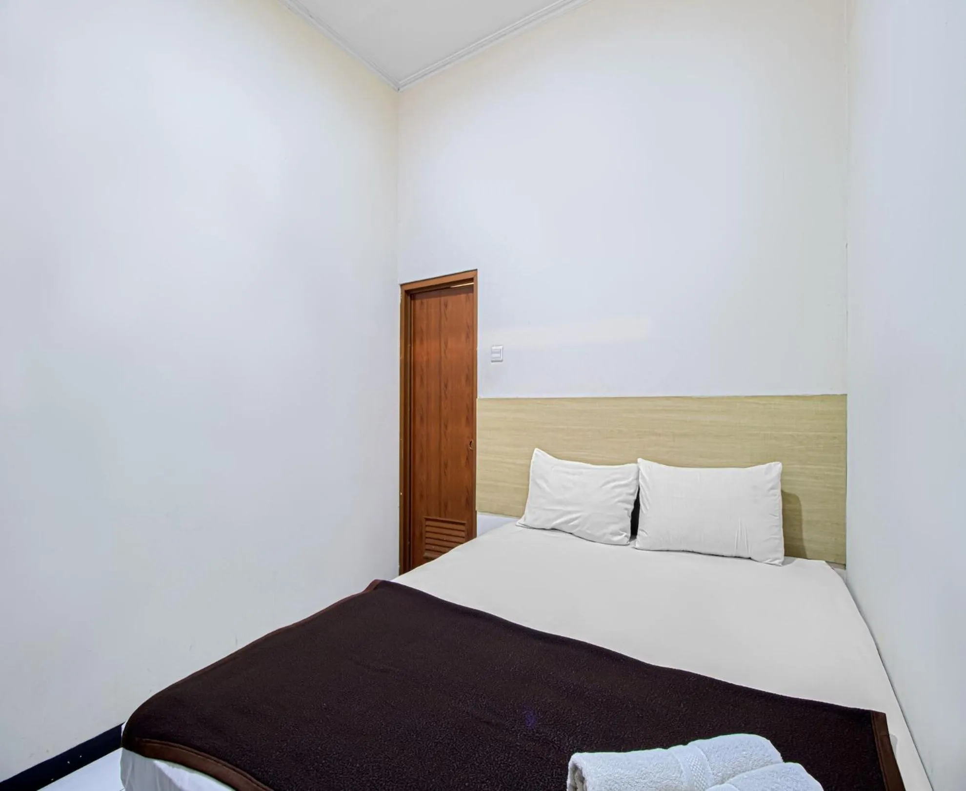 Bedroom, Bed in Bantal Guling Alun Alun Bandung