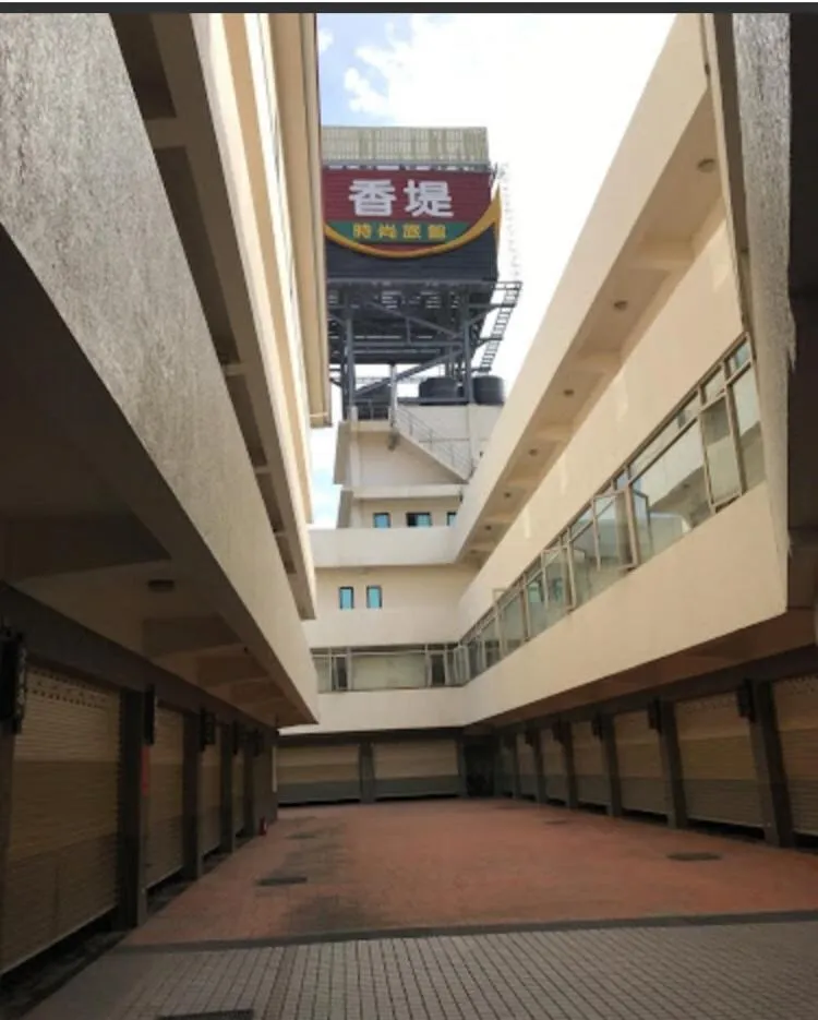 Facade/entrance in Chateau Motel & Spa