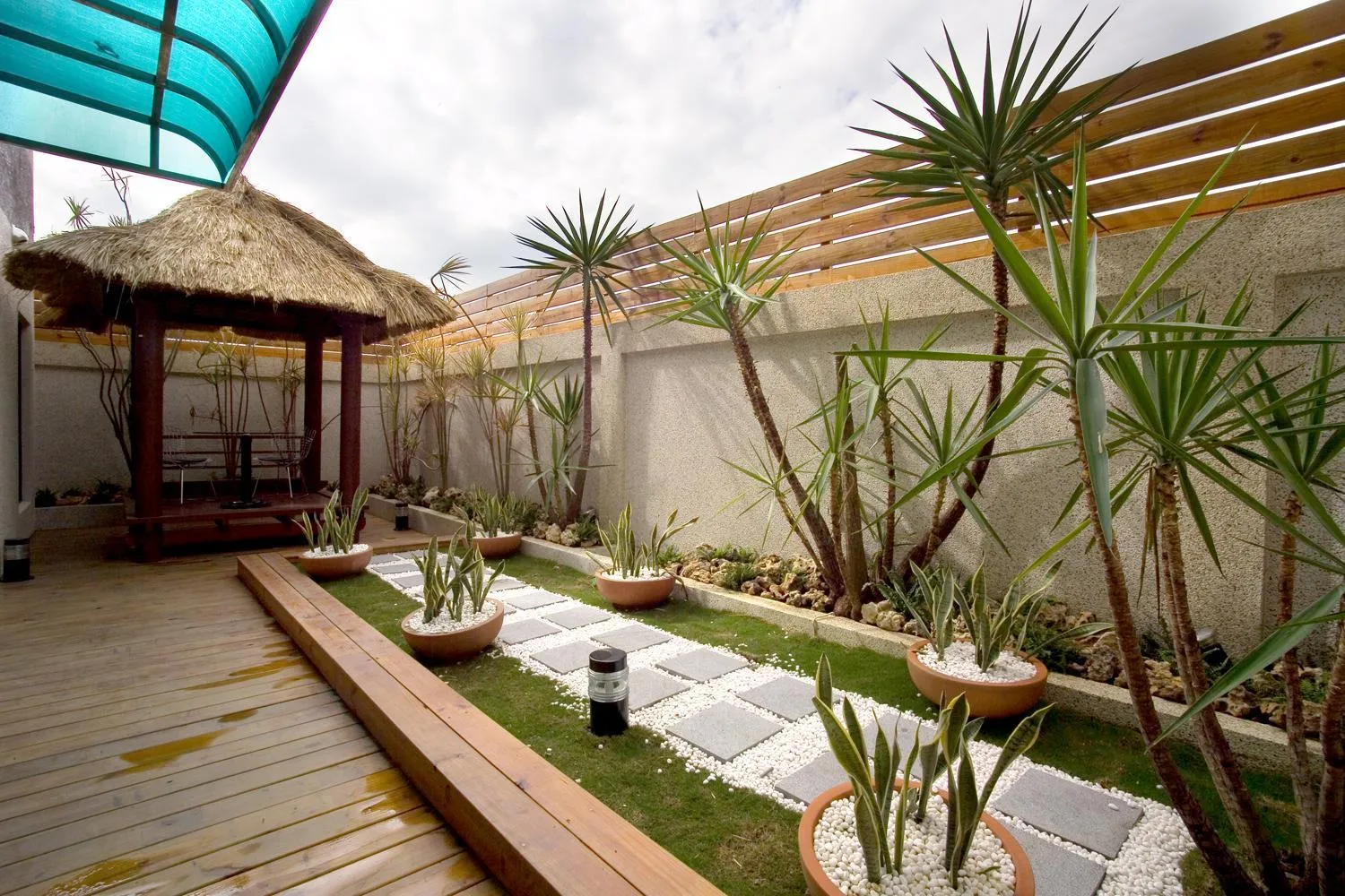 Garden in Chateau Motel & Spa