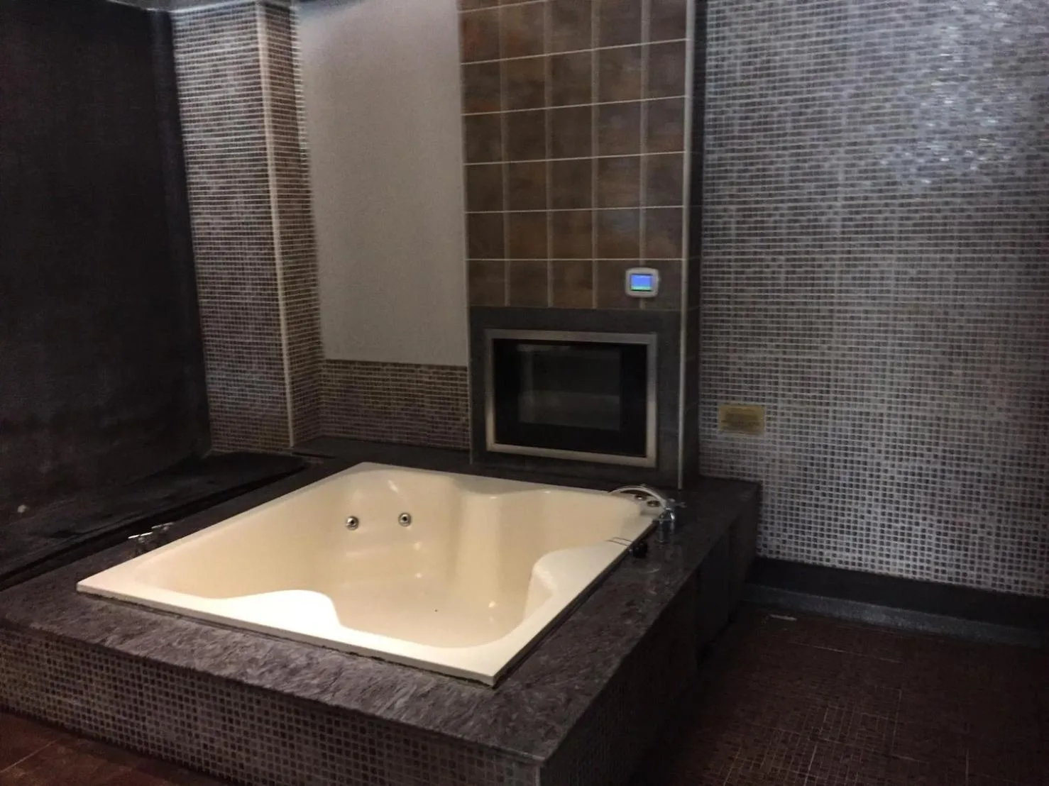 Steam room in Chateau Motel & Spa