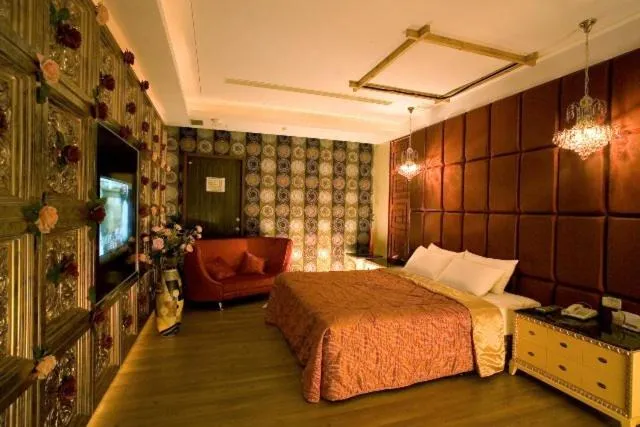 Photo of the whole room, Bed in Chateau Motel & Spa