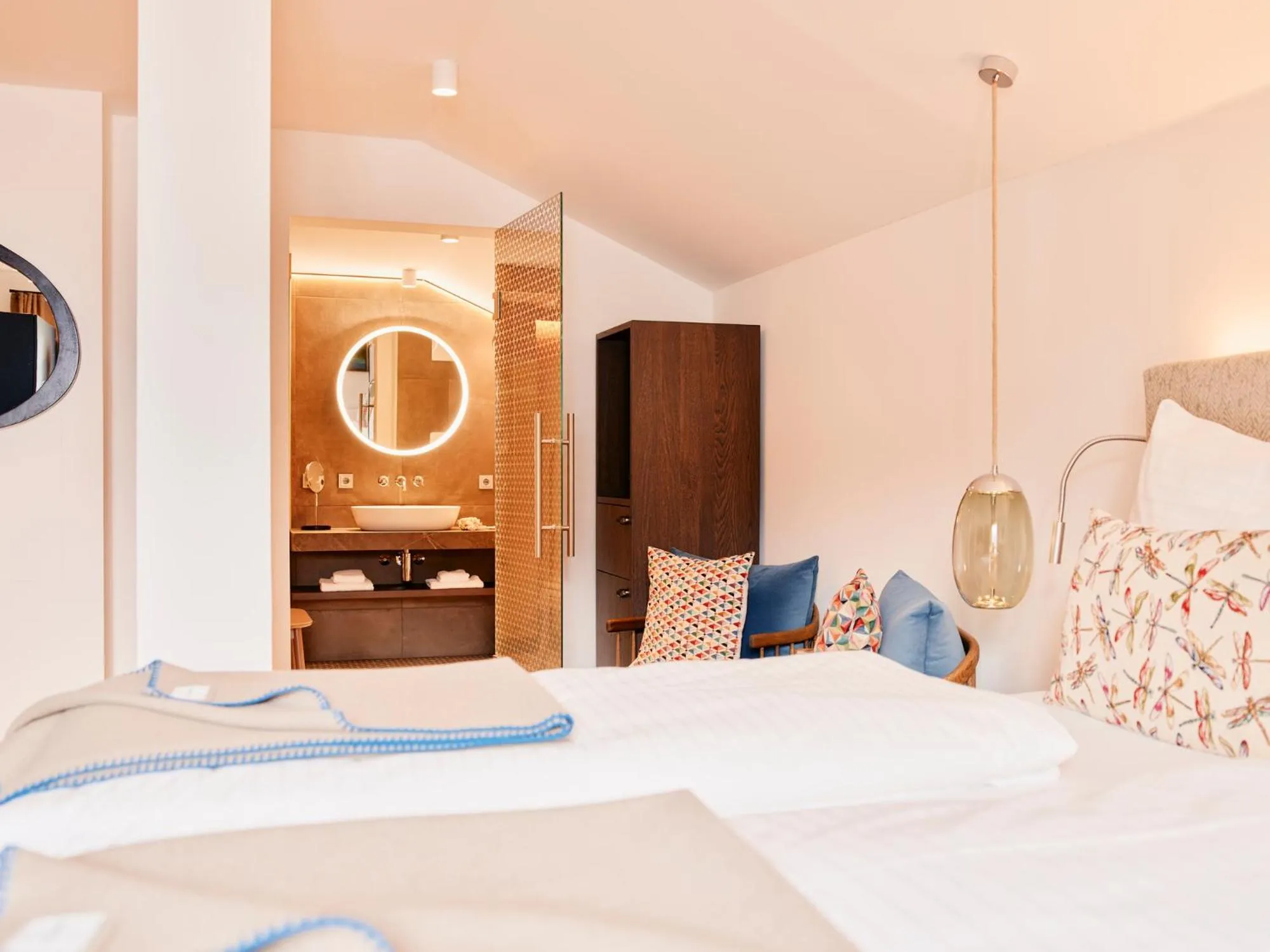 Bed in TAUROA Seehotel Grundlsee