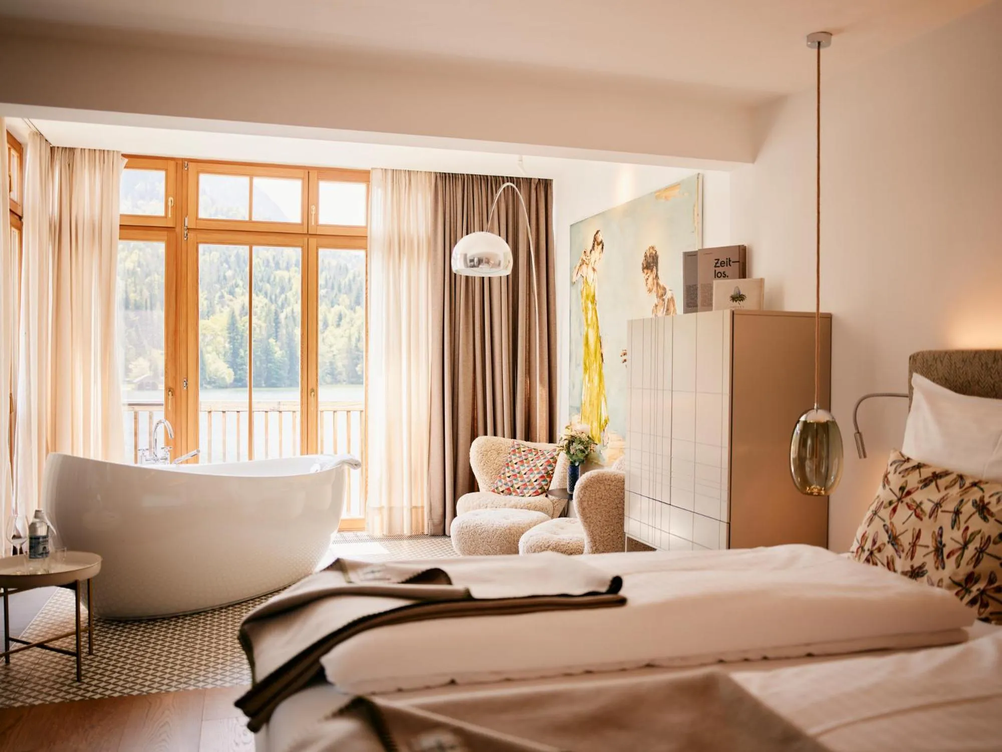 Photo of the whole room, Bed in TAUROA Seehotel Grundlsee