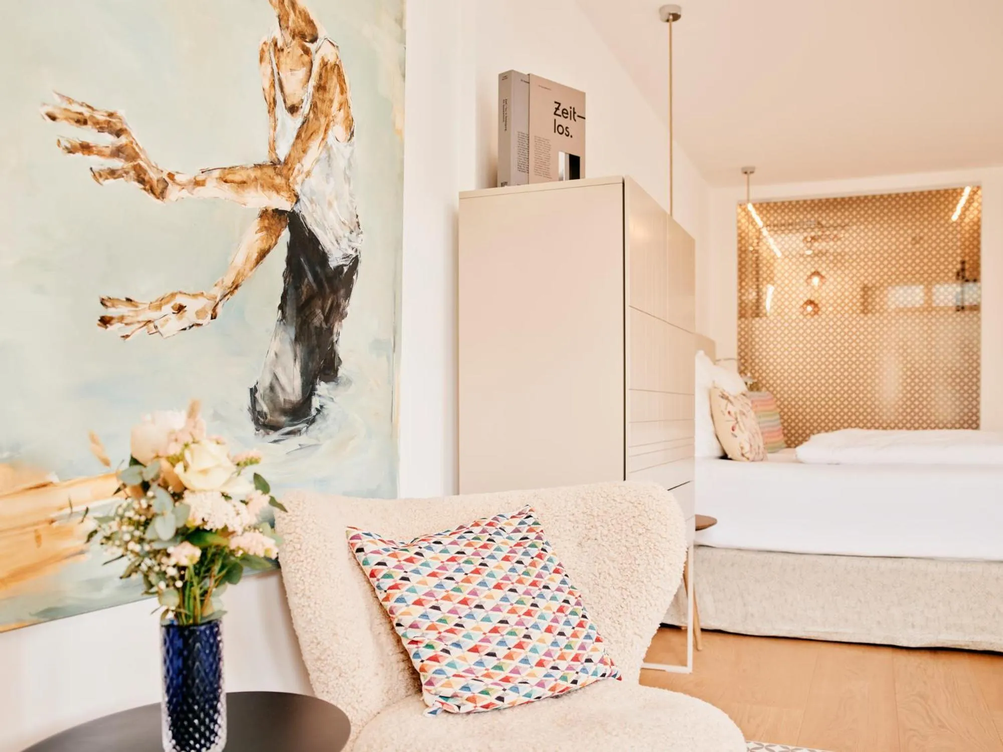 Photo of the whole room, Bed in TAUROA Seehotel Grundlsee