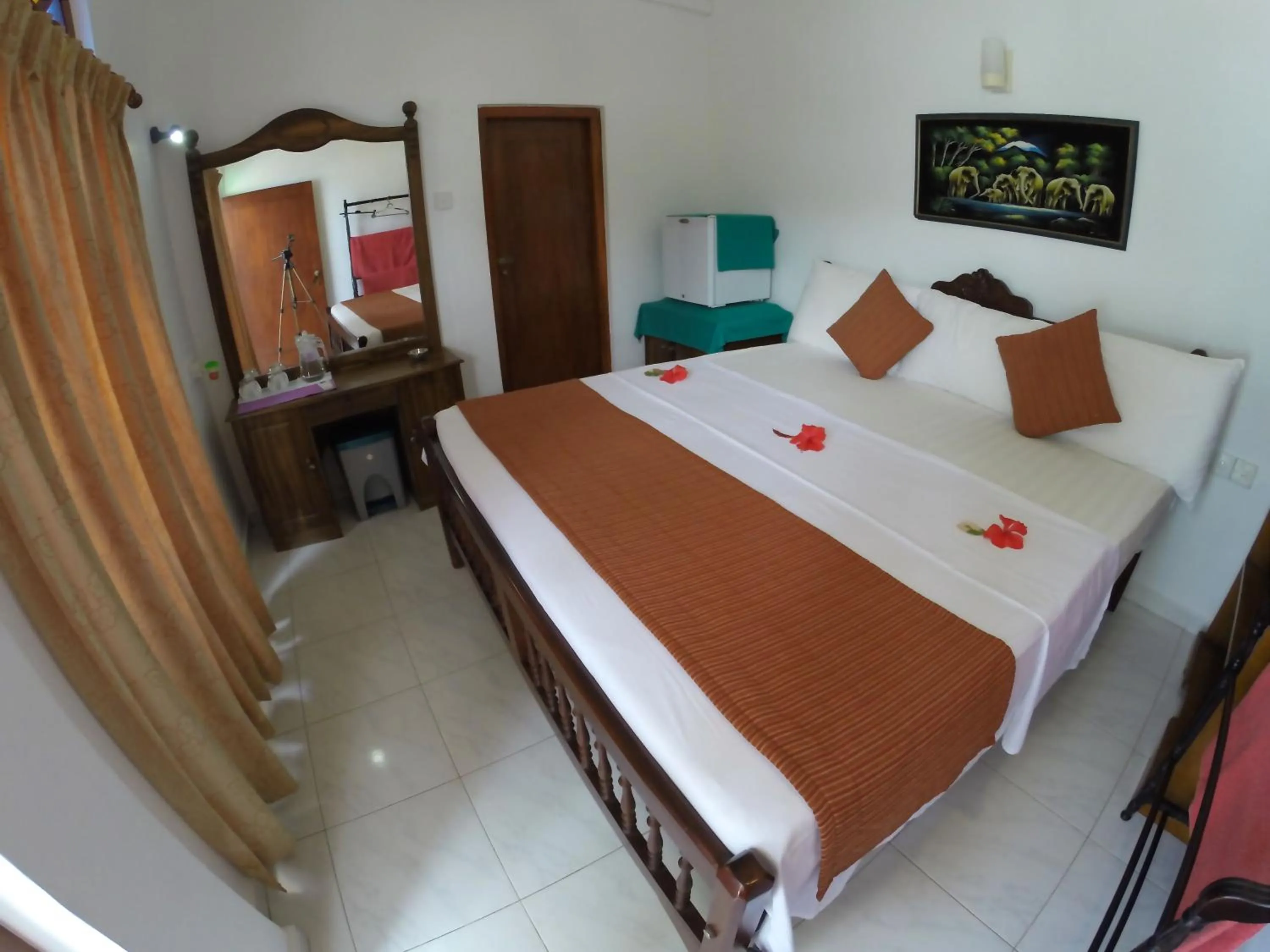 Photo of the whole room, Bed in Royal Beach Hotel Hikkaduwa
