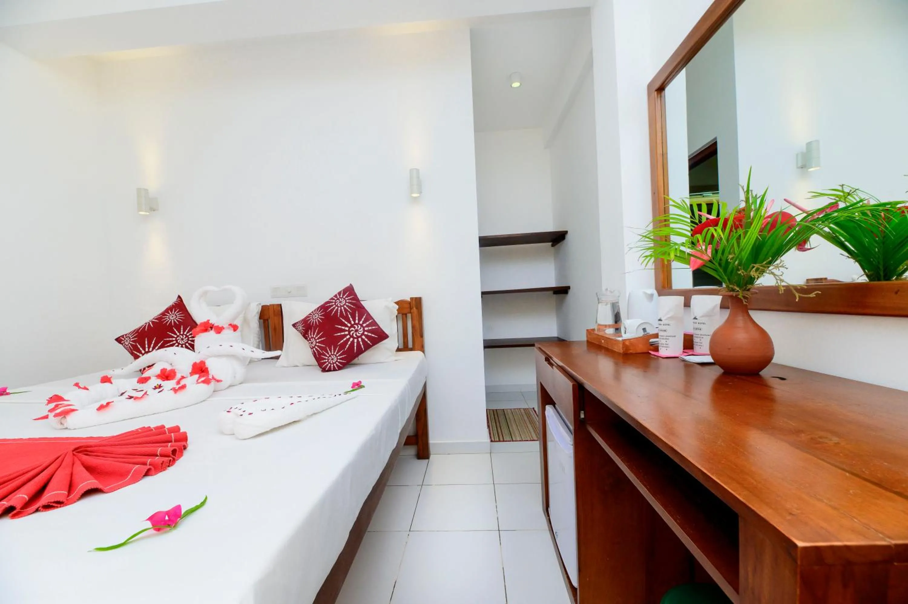 Bed in Royal Beach Hotel Hikkaduwa