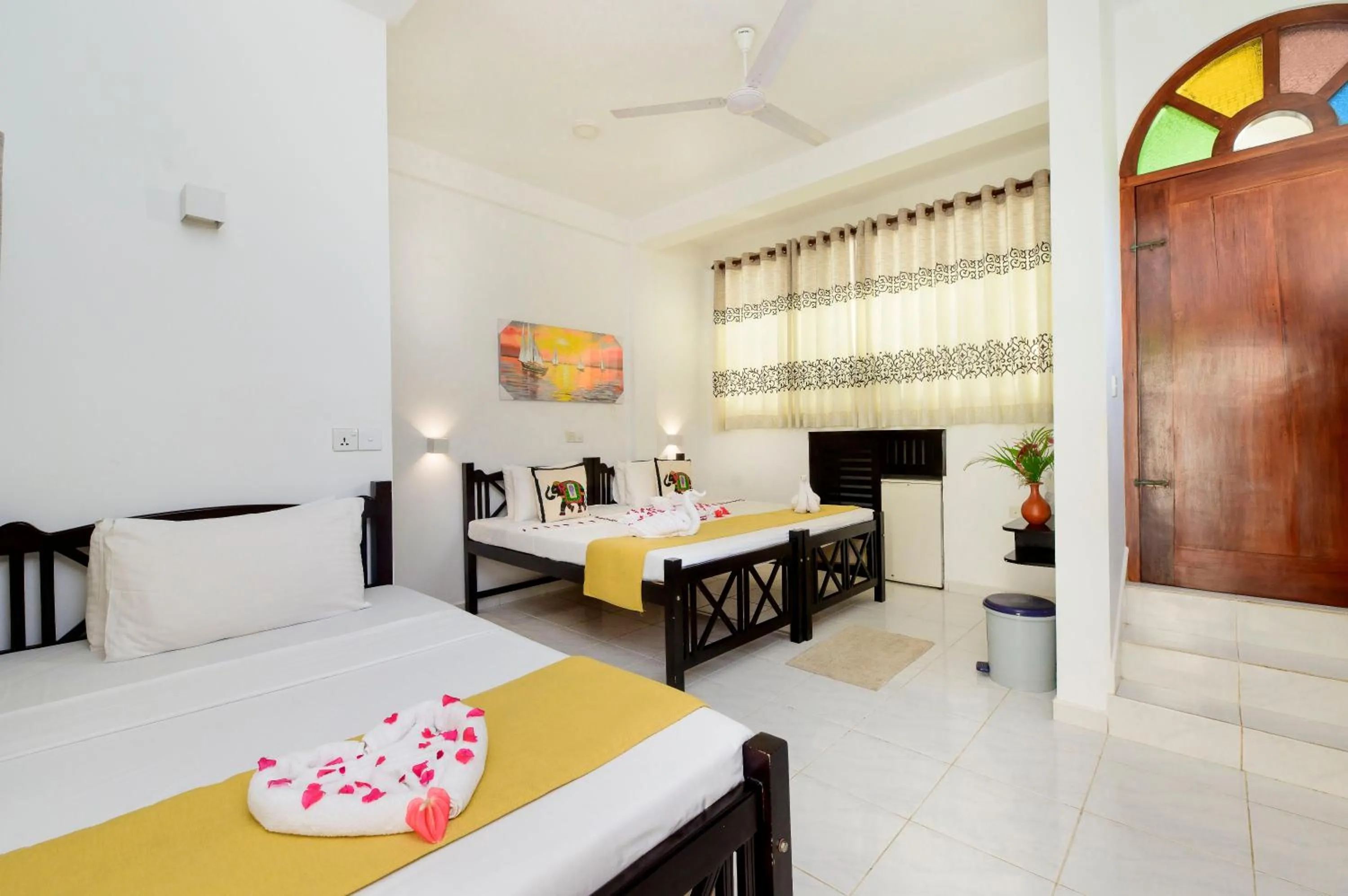 Bed in Royal Beach Hotel Hikkaduwa