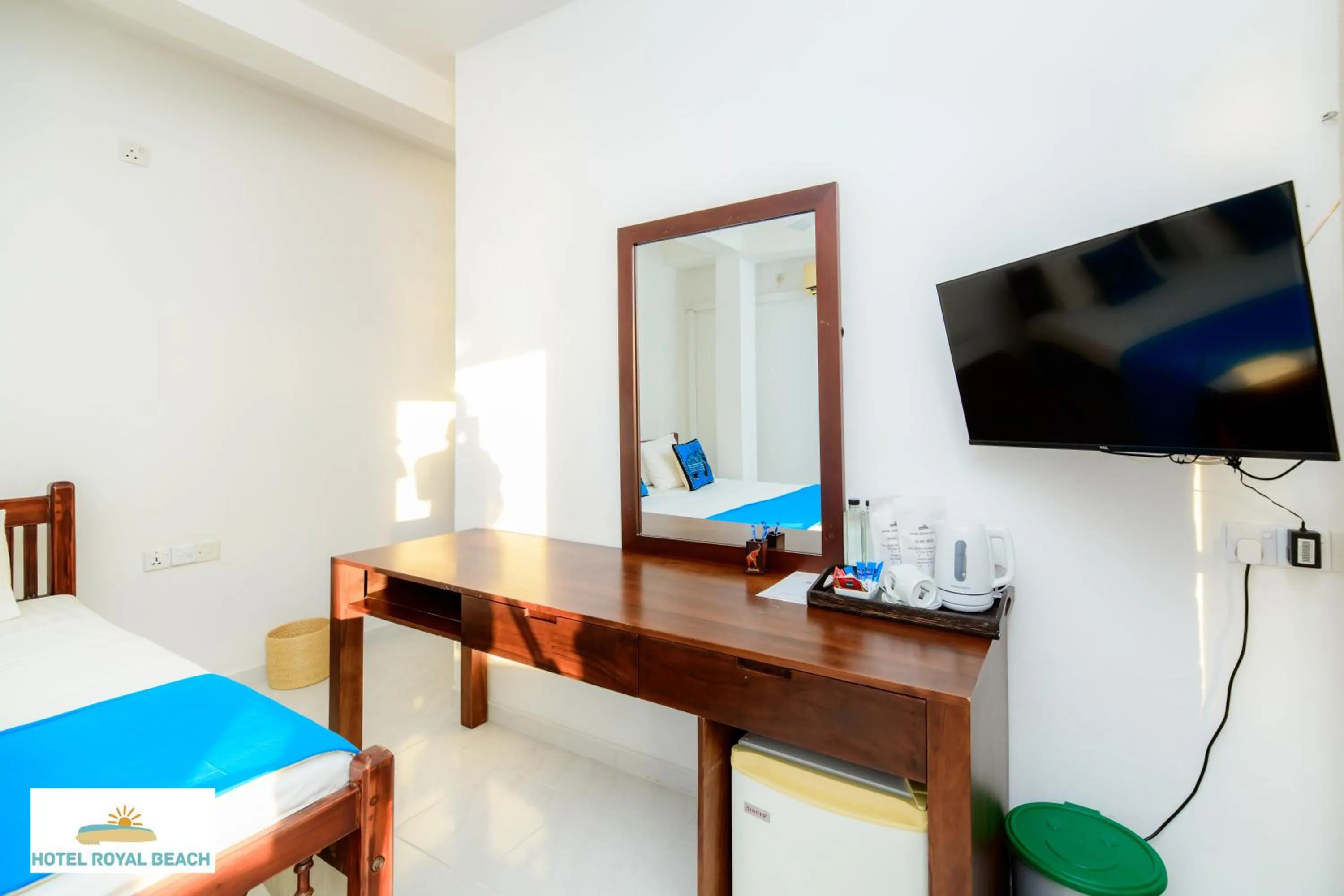 Bedroom, Bed in Royal Beach Hotel Hikkaduwa