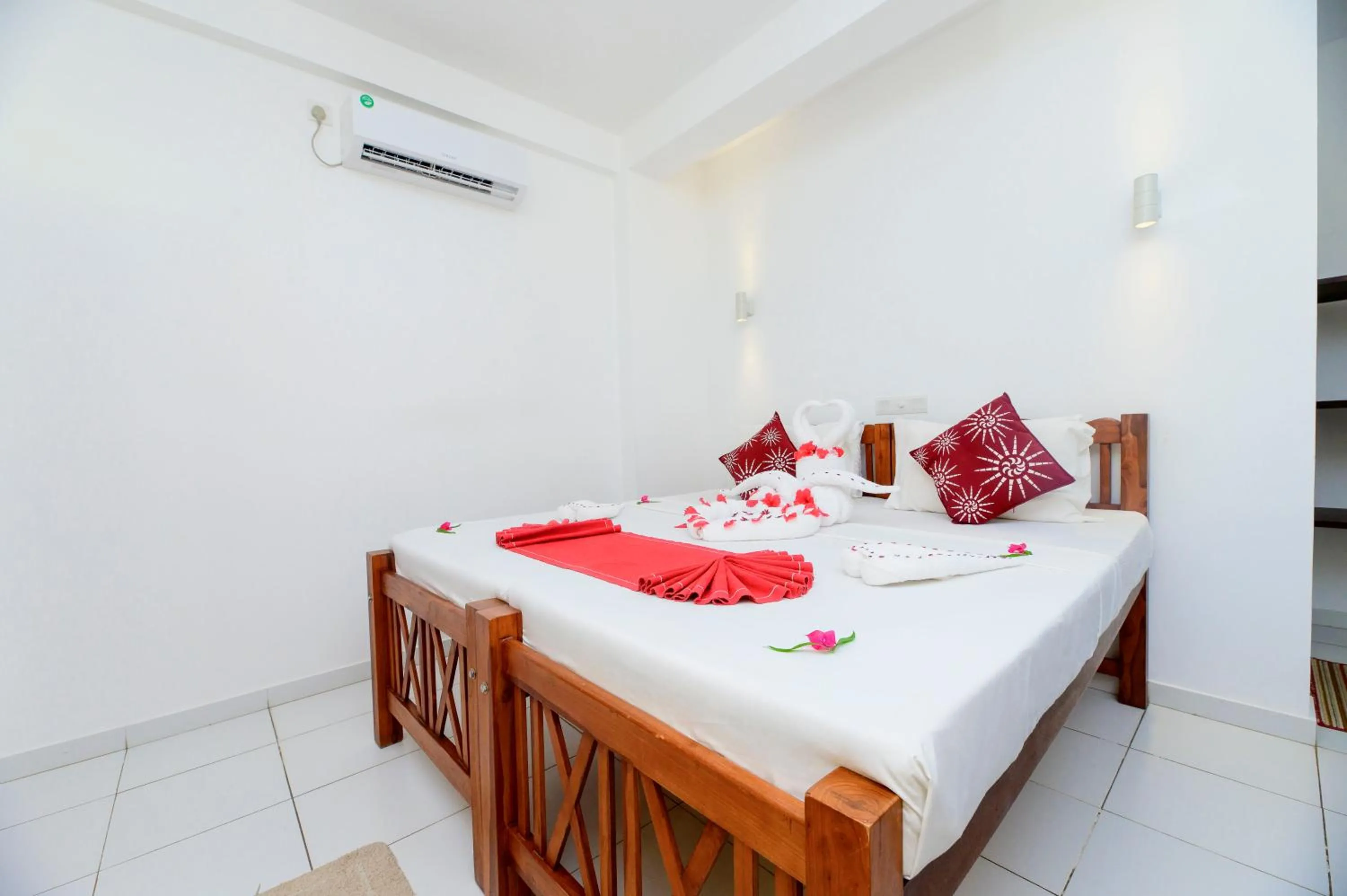 Bed in Royal Beach Hotel Hikkaduwa