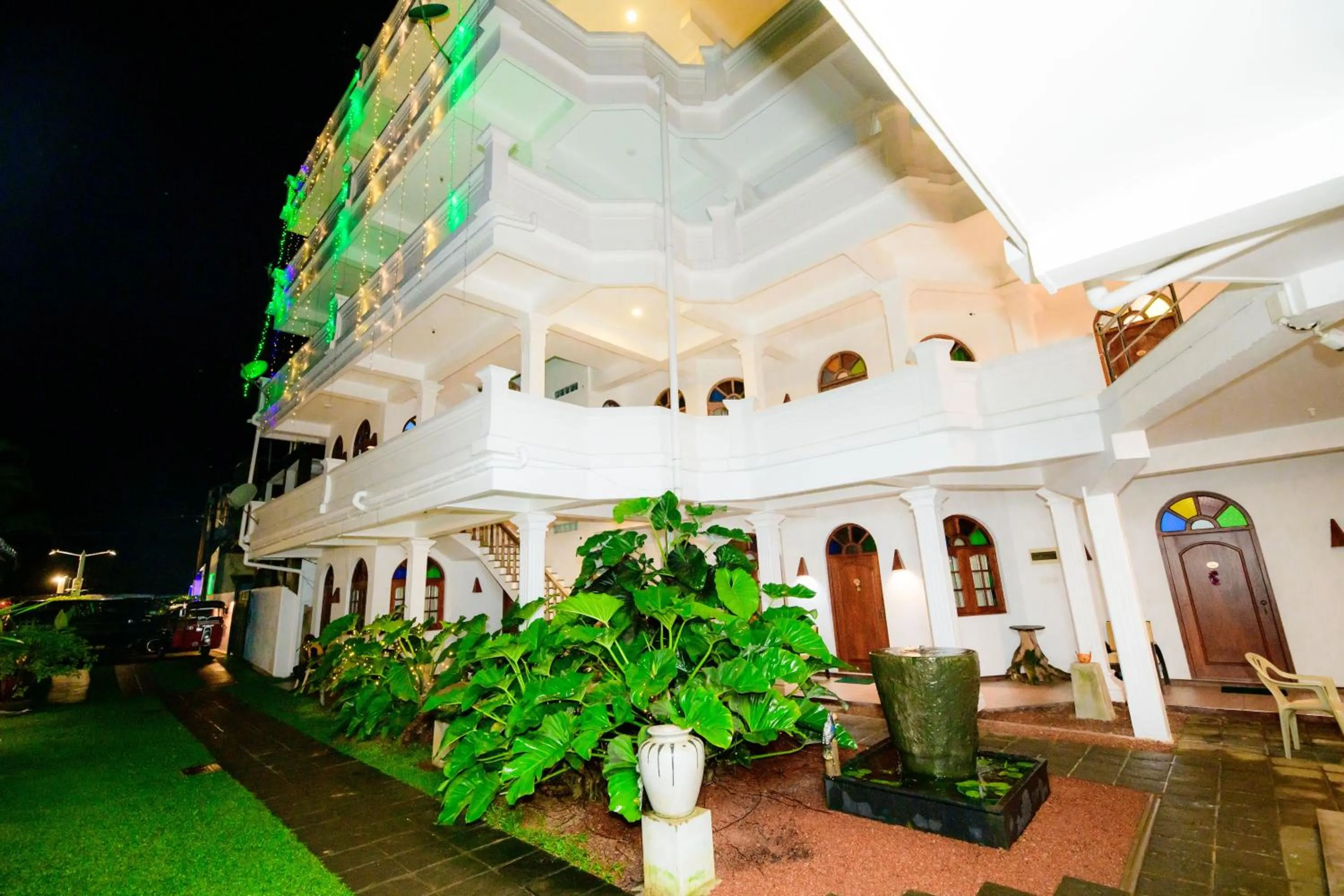 Property building in Royal Beach Hotel Hikkaduwa