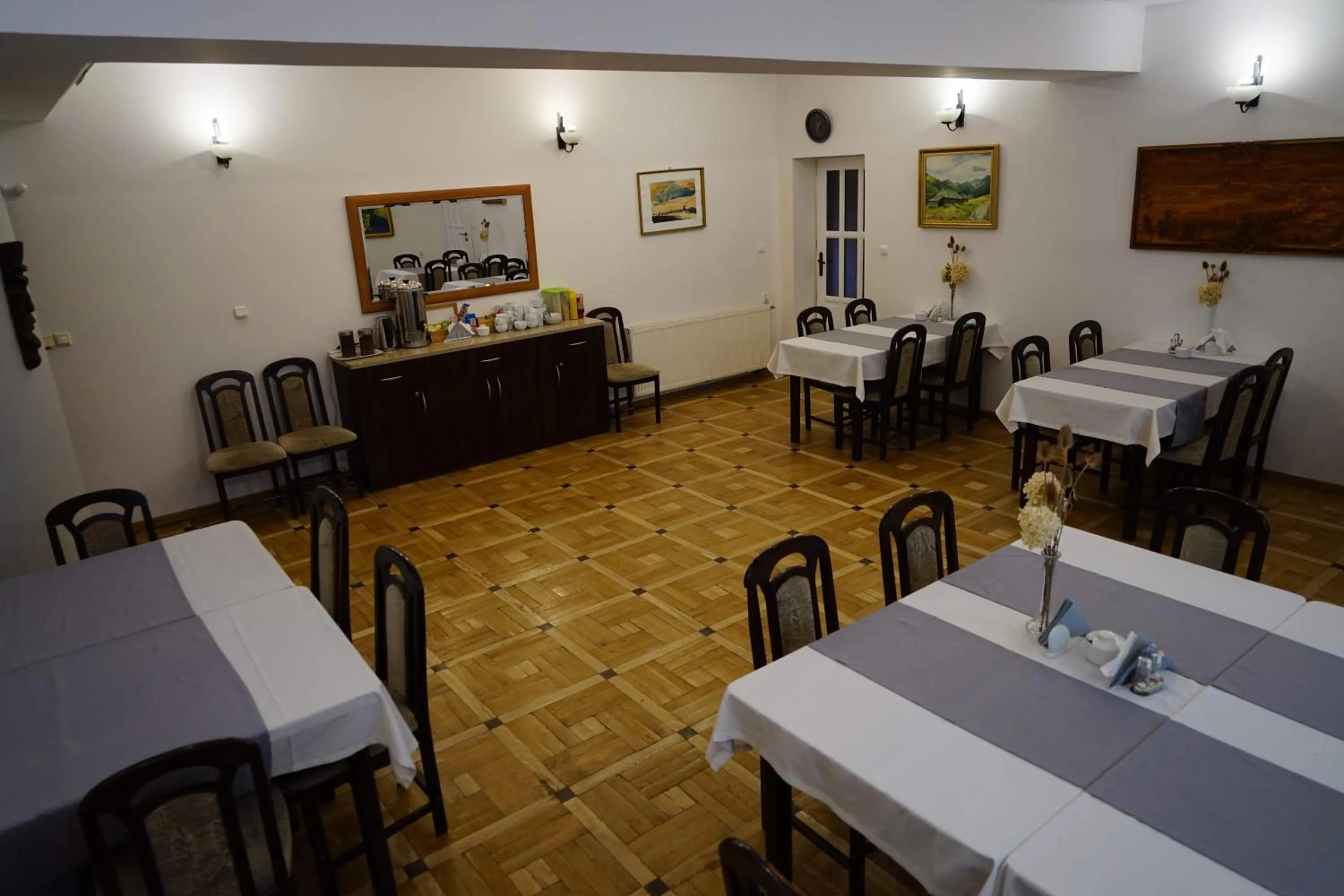 Restaurant/places to eat in Dom Gościnny 8 km od Suntago, Deepspot