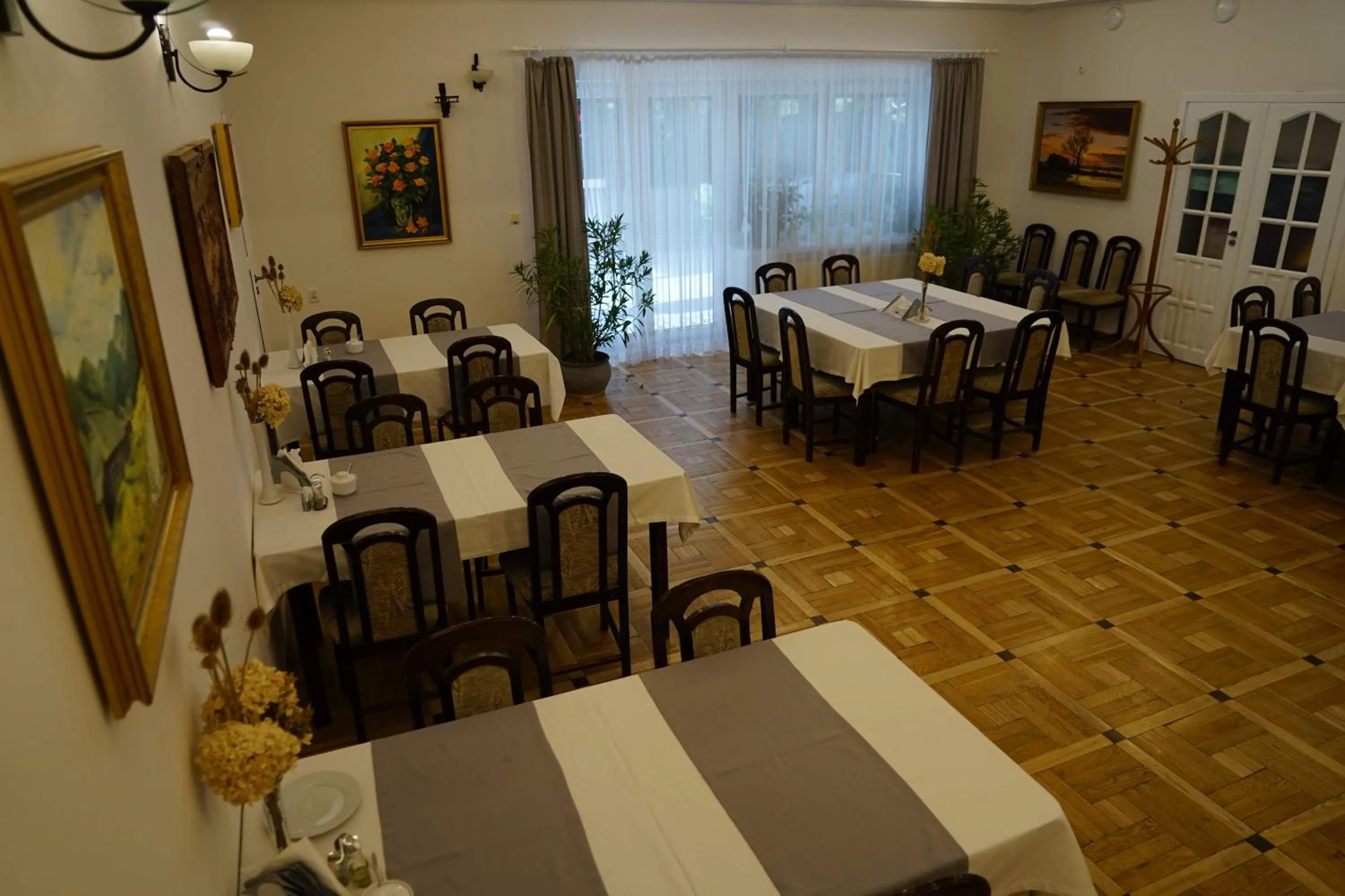 Restaurant/places to eat in Dom Gościnny 8 km od Suntago, Deepspot