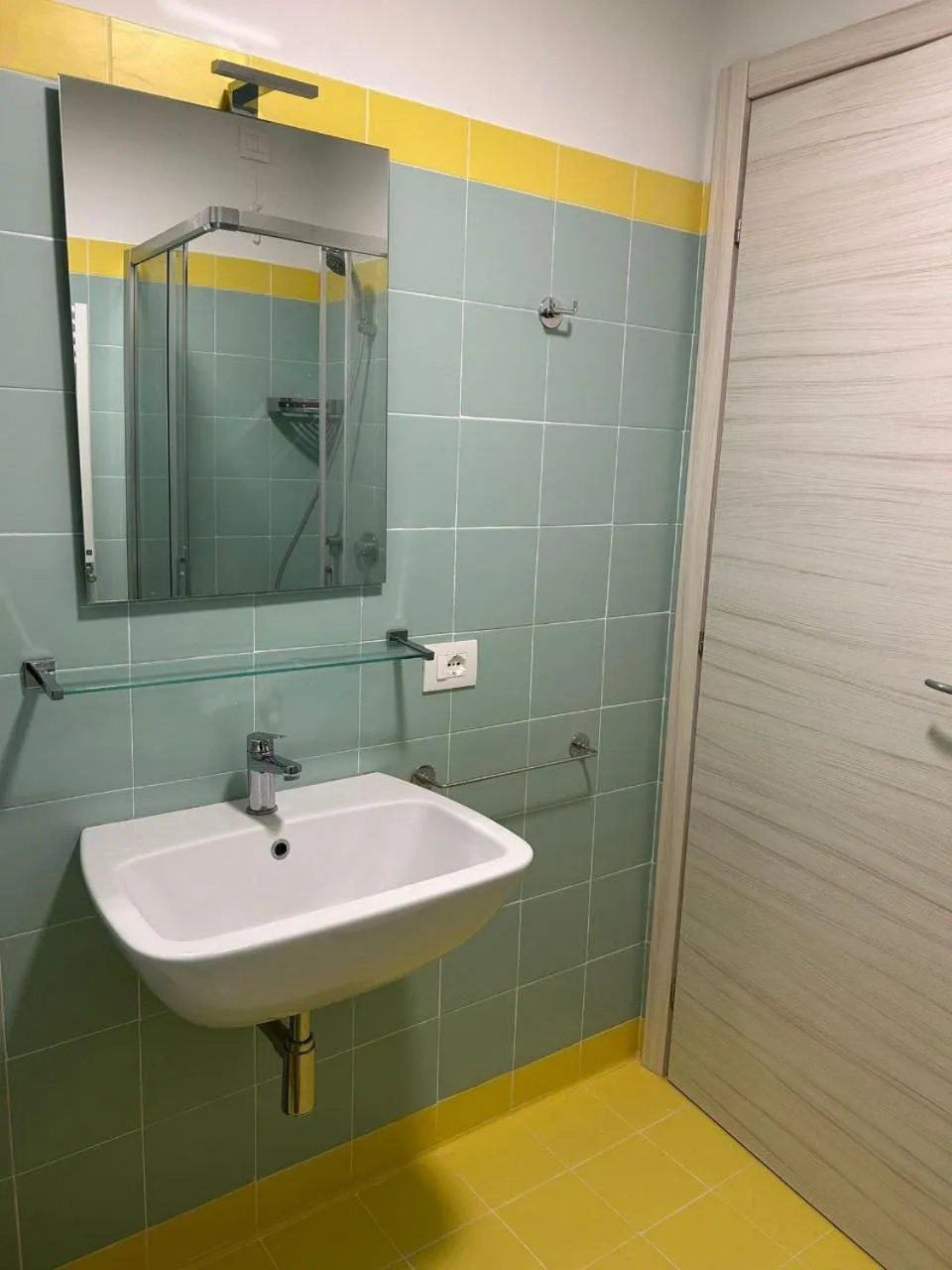 Shower in Ostello S. Fosca - CPU Venice Hostels