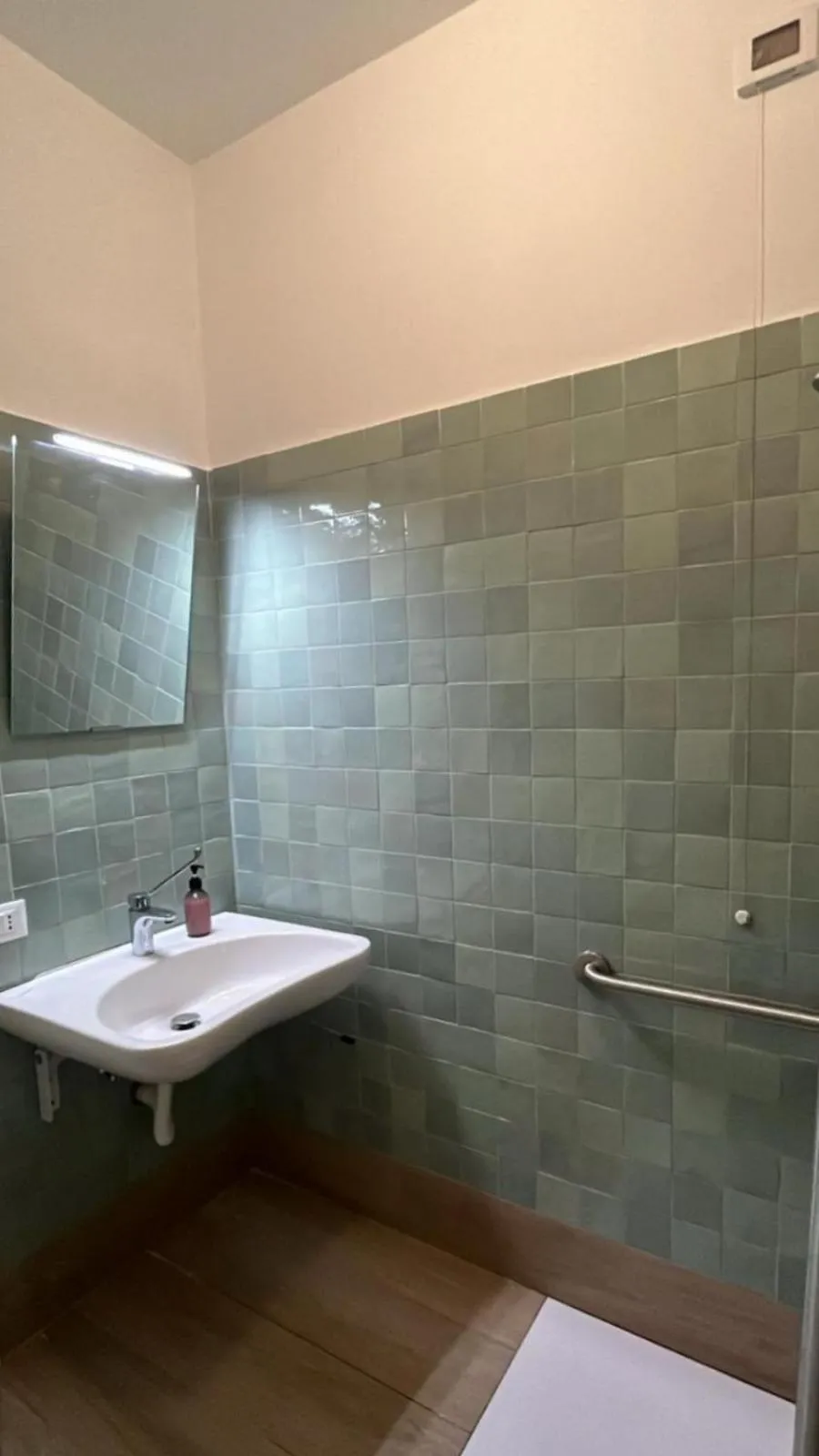 Shower in Ostello S. Fosca - CPU Venice Hostels