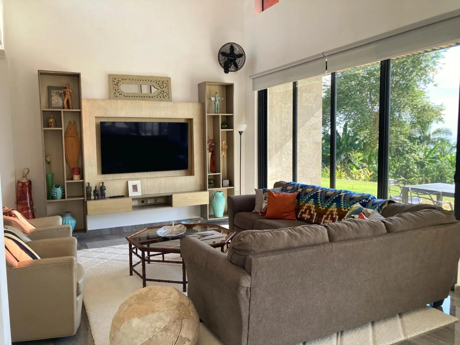 Communal lounge/ TV room in Samai Lodge Holistic Living