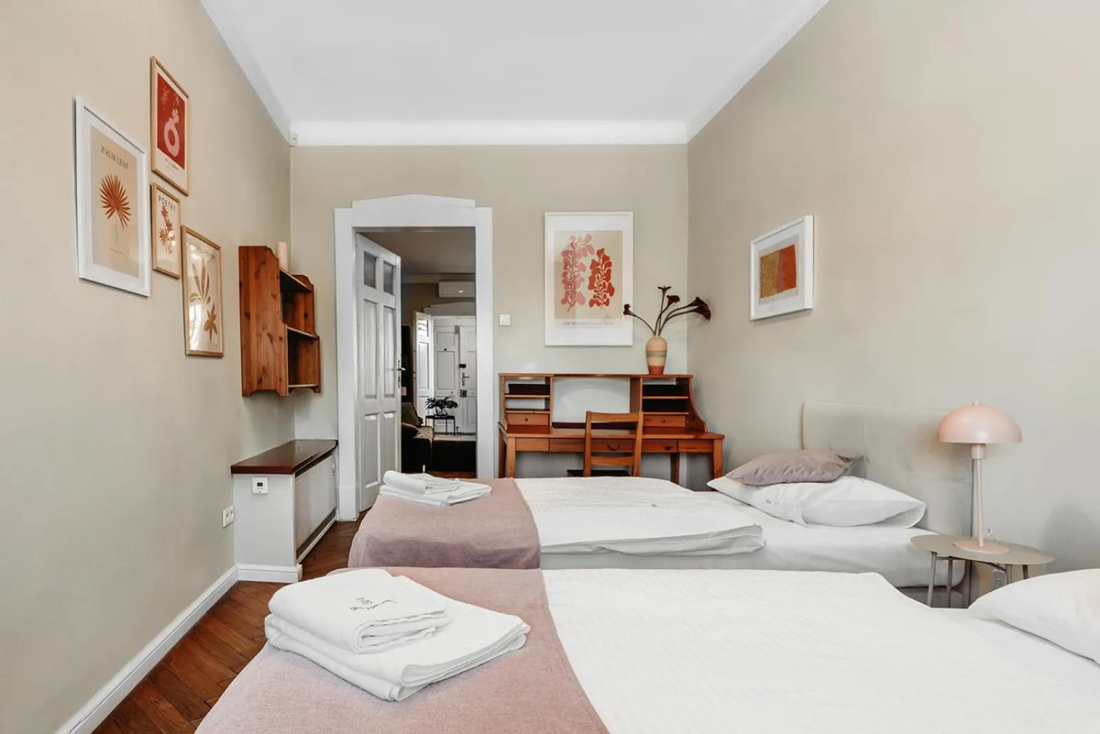 Bed in Antique Apartments Old Town