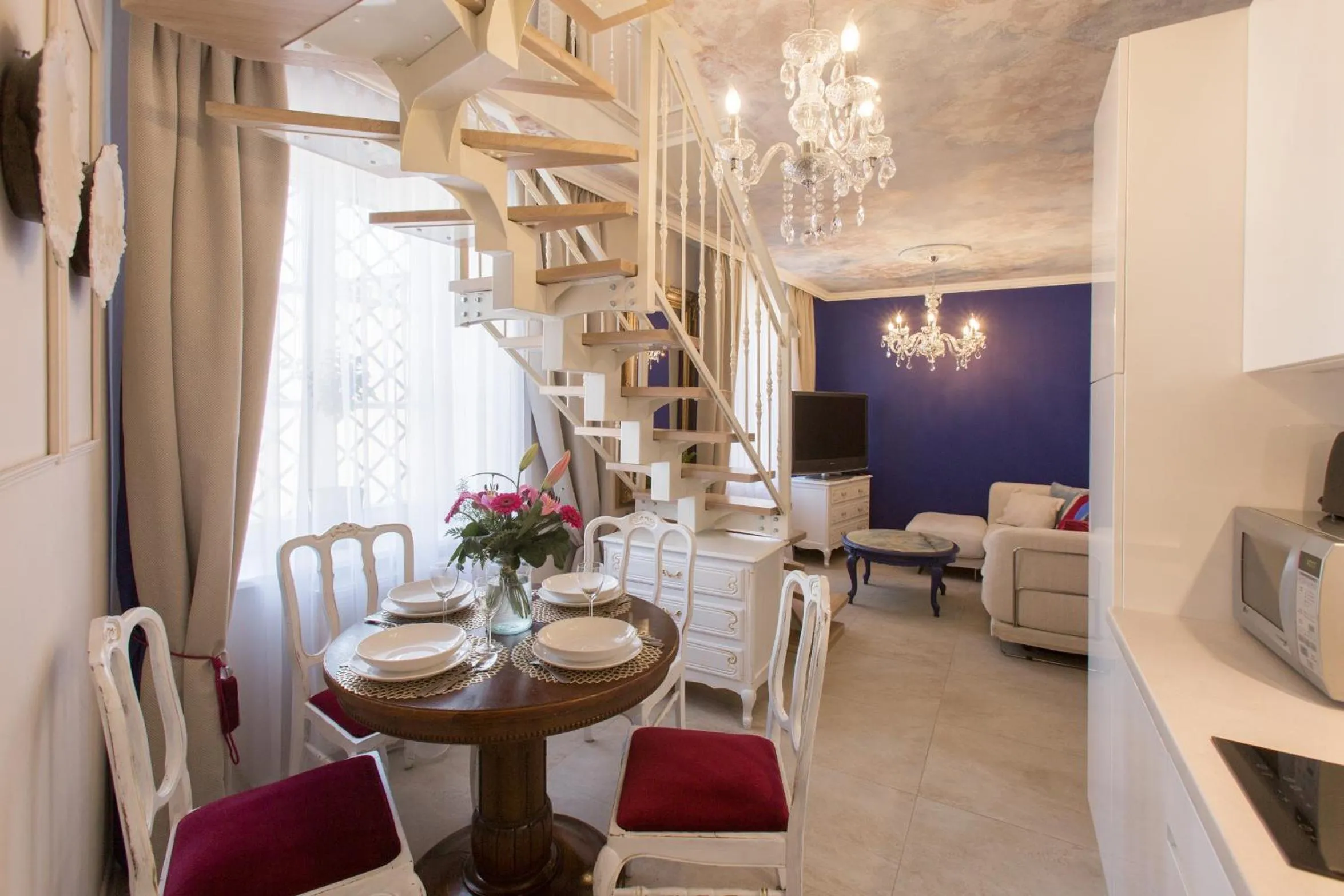 Dining area in Antique Apartments Old Town