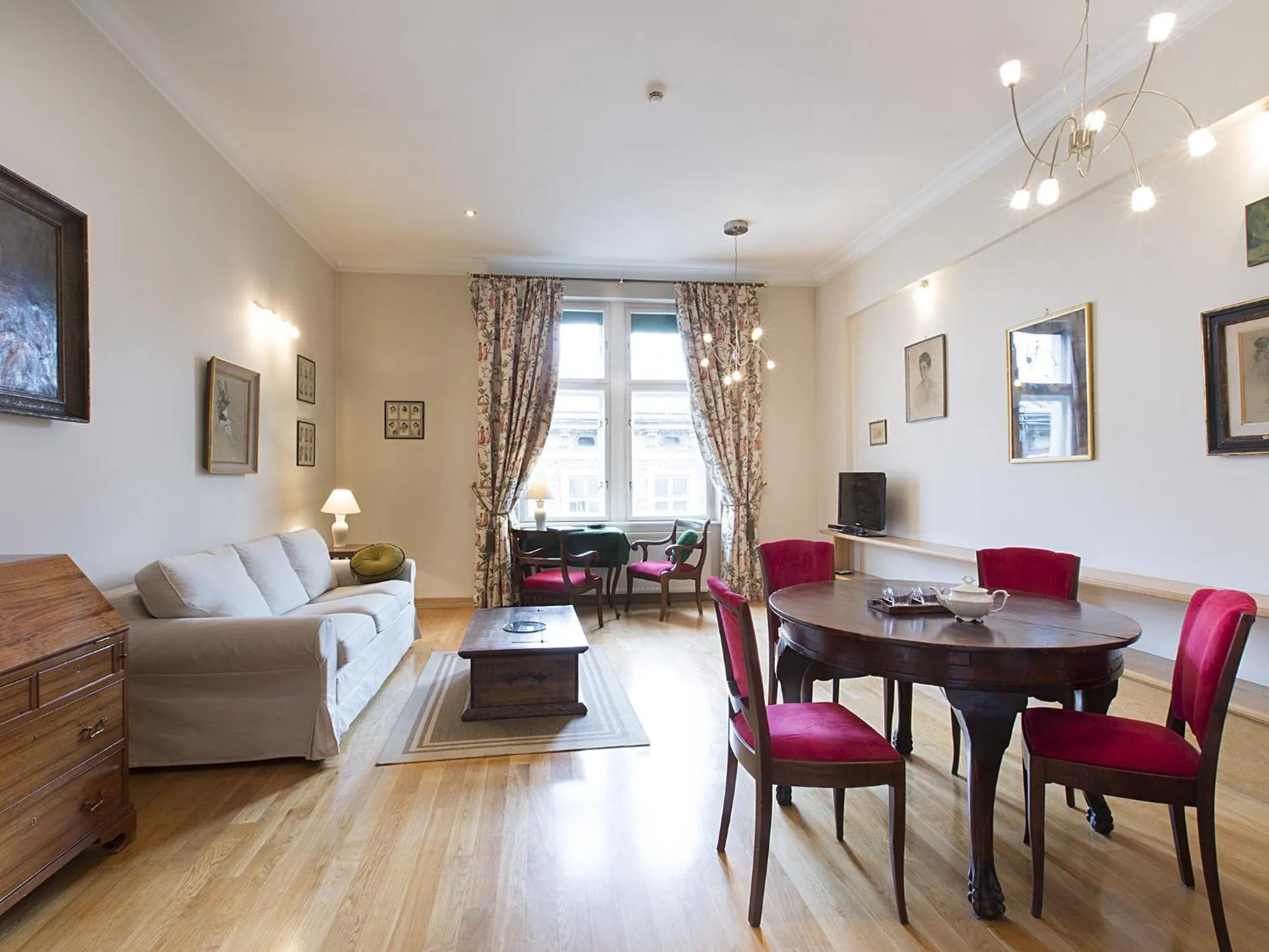 Photo of the whole room in Antique Apartments Old Town