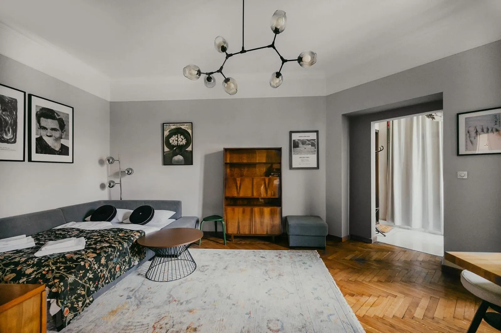 Living room, Bed in Antique Apartments Old Town