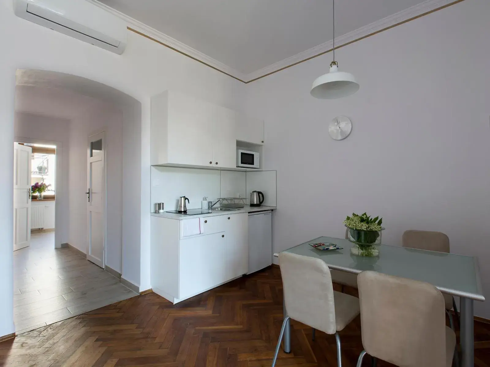 One-Bedroom Apartment with Courtyard View - 23 Sławkowska Street in Antique Apartments Old Town One-Bedroom Apartment with Courtyard View - 23 Sławkowska Street in Antique Apartments Old Town