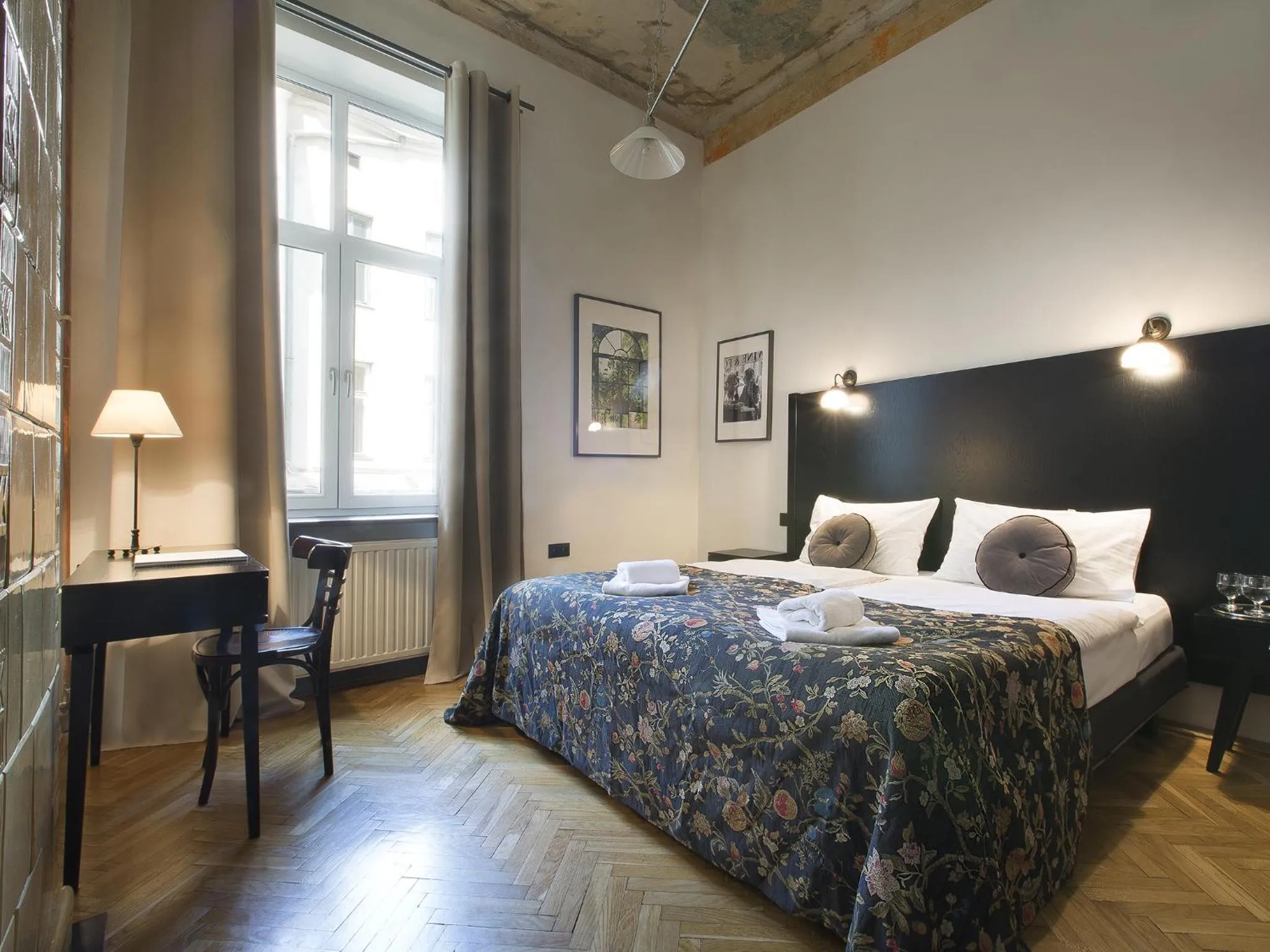 Day, Bed in Antique Apartments Old Town