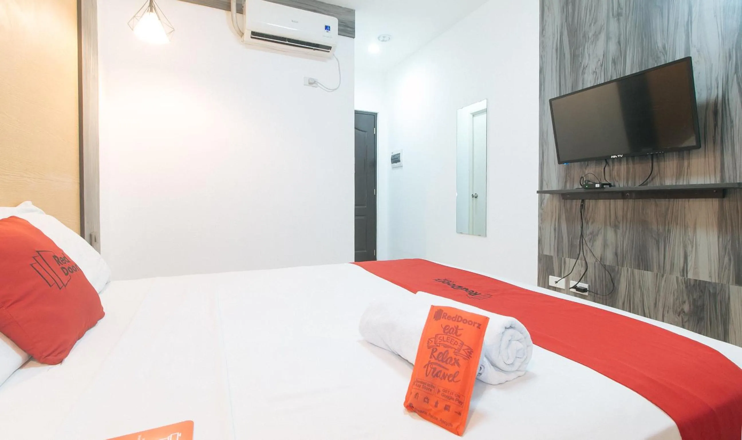 Bedroom, Bed in RedDoorz Plus at EDSA Congressional