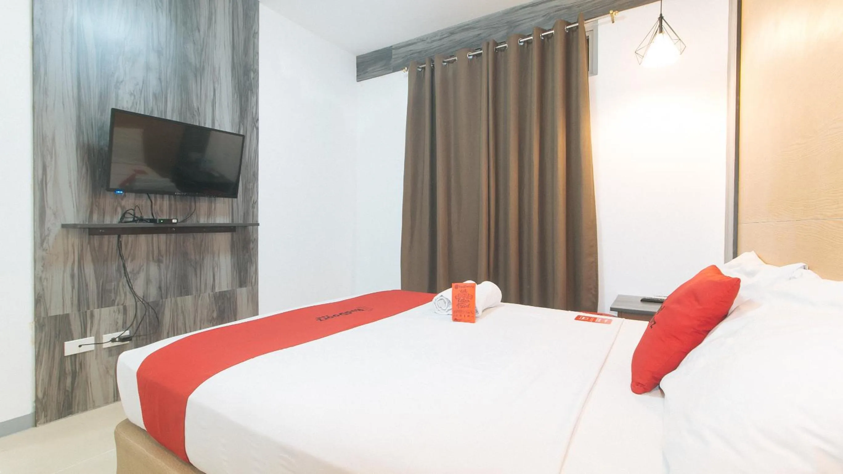 Bedroom, Bed in RedDoorz Plus at EDSA Congressional