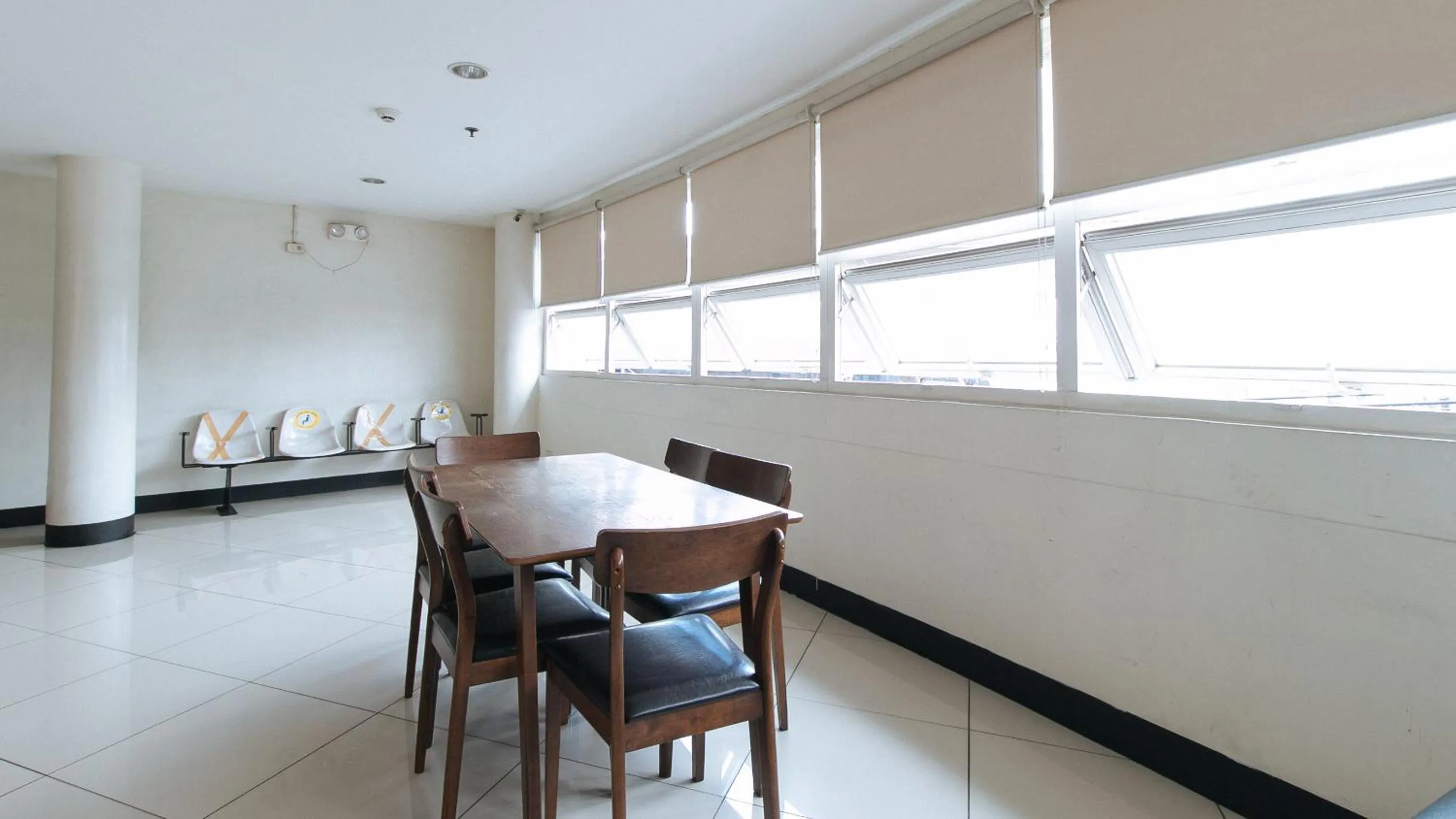 Seating area in RedDoorz Plus at EDSA Congressional