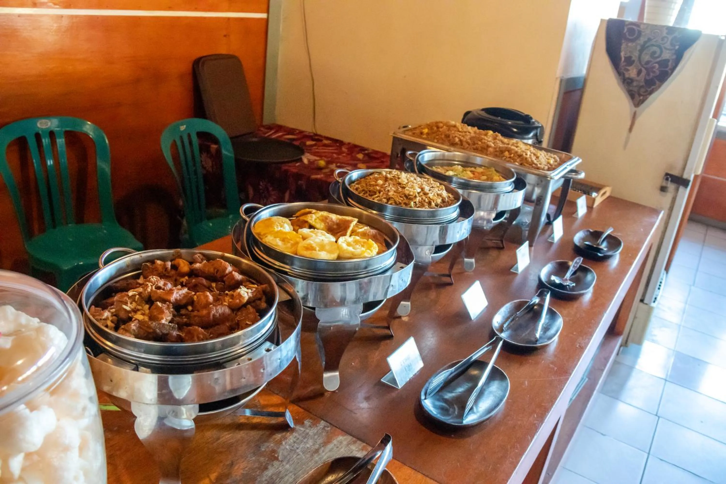 Restaurant/places to eat in Cemara Indah Hotel