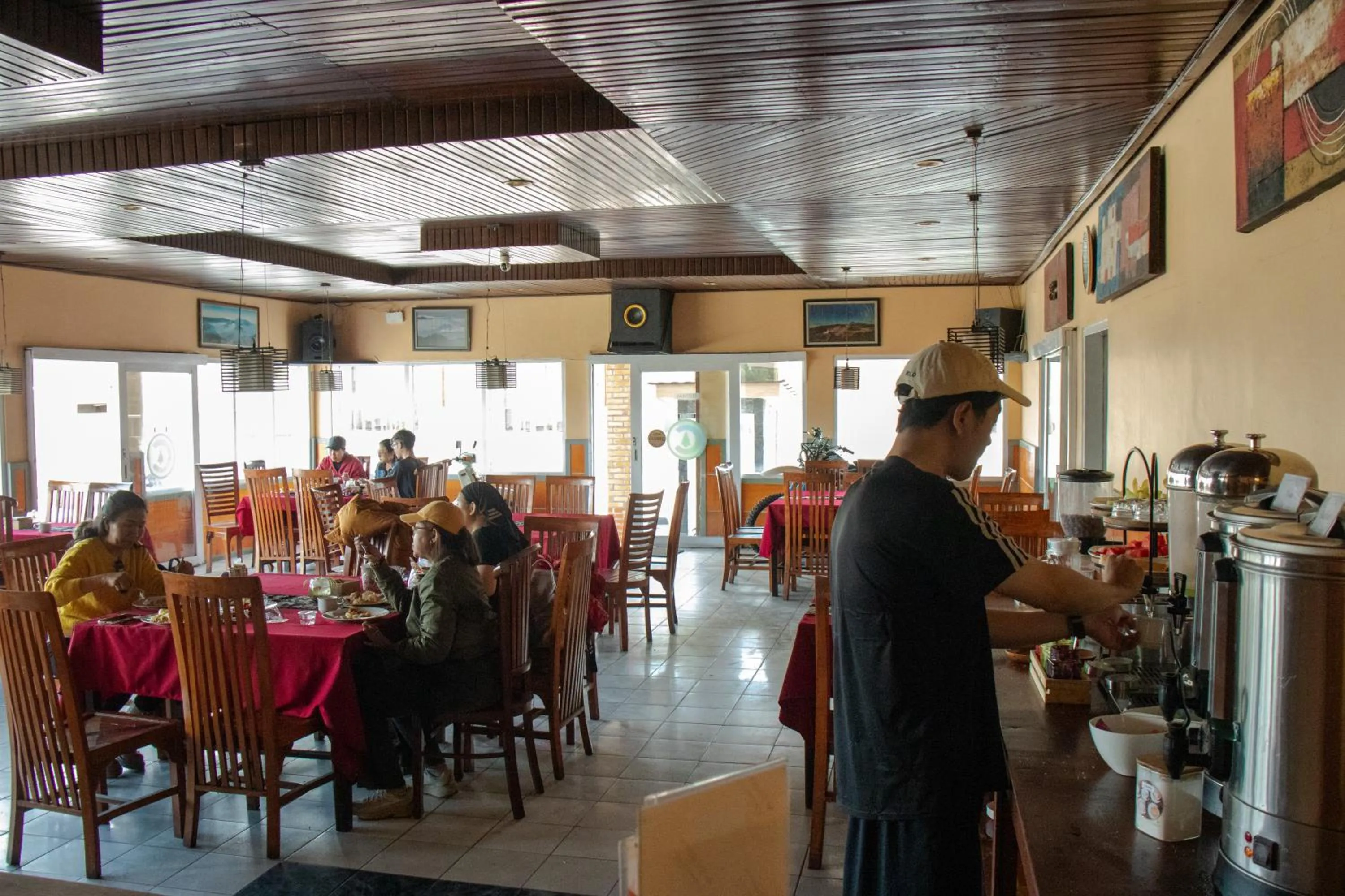 Restaurant/places to eat in Cemara Indah Hotel