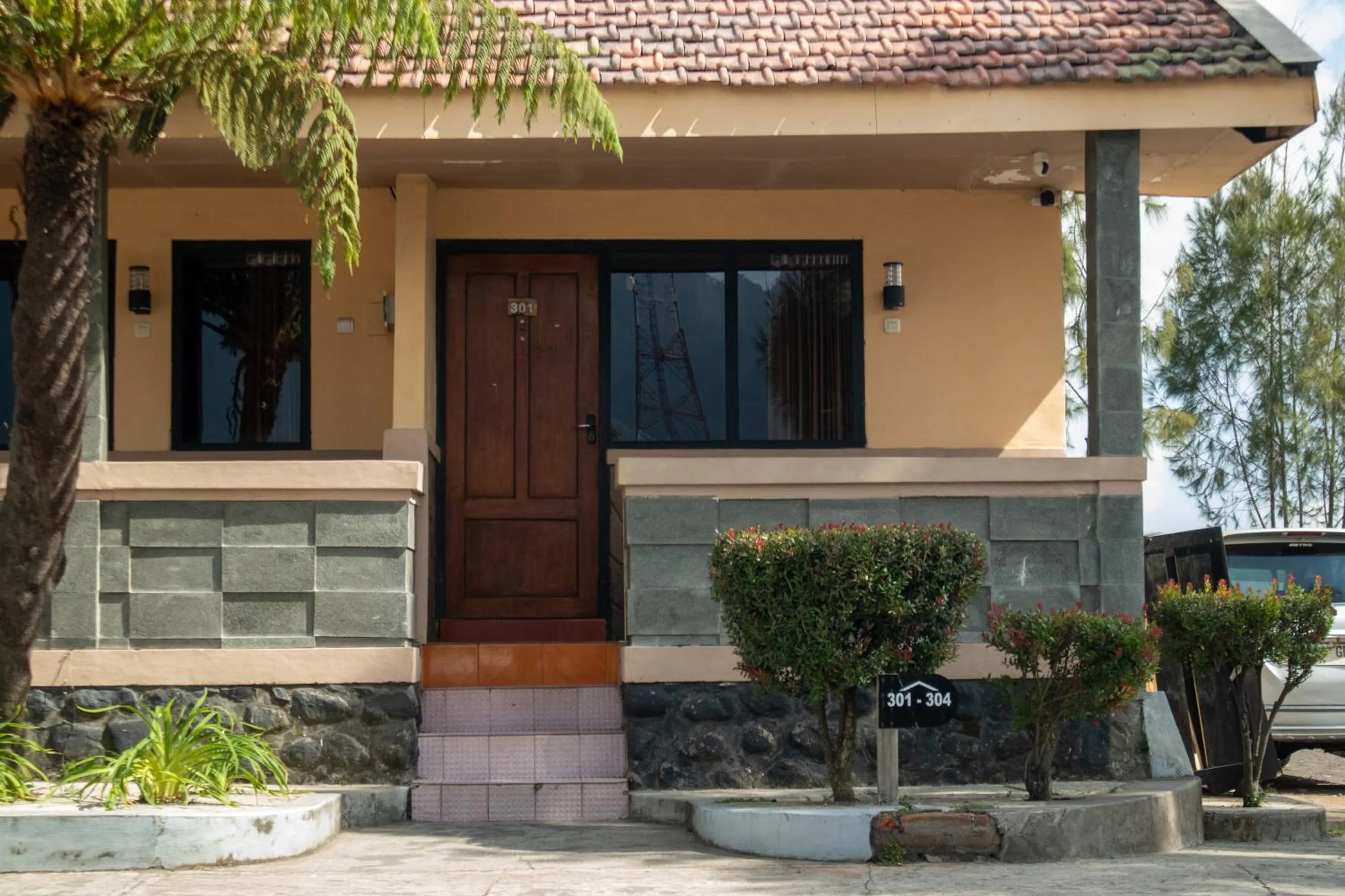 Balcony/Terrace in Cemara Indah Hotel