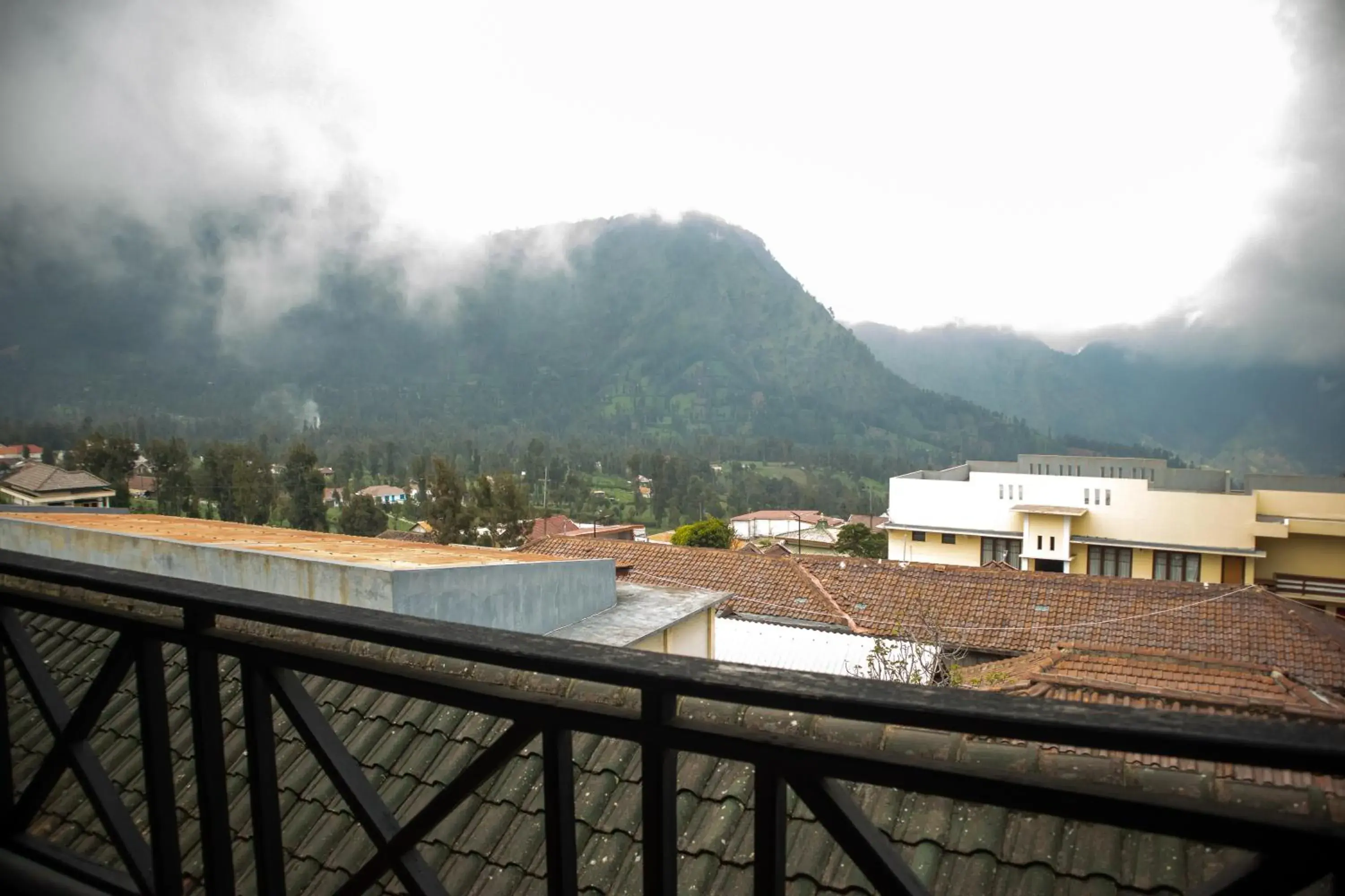 Deluxe Double Room with Hills View in Cemara Indah Hotel Deluxe Double Room with Hills View in Cemara Indah Hotel