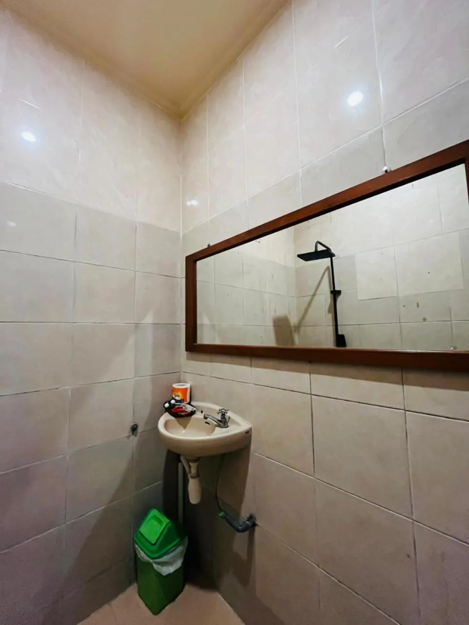 Bathroom in Cemara Indah Hotel