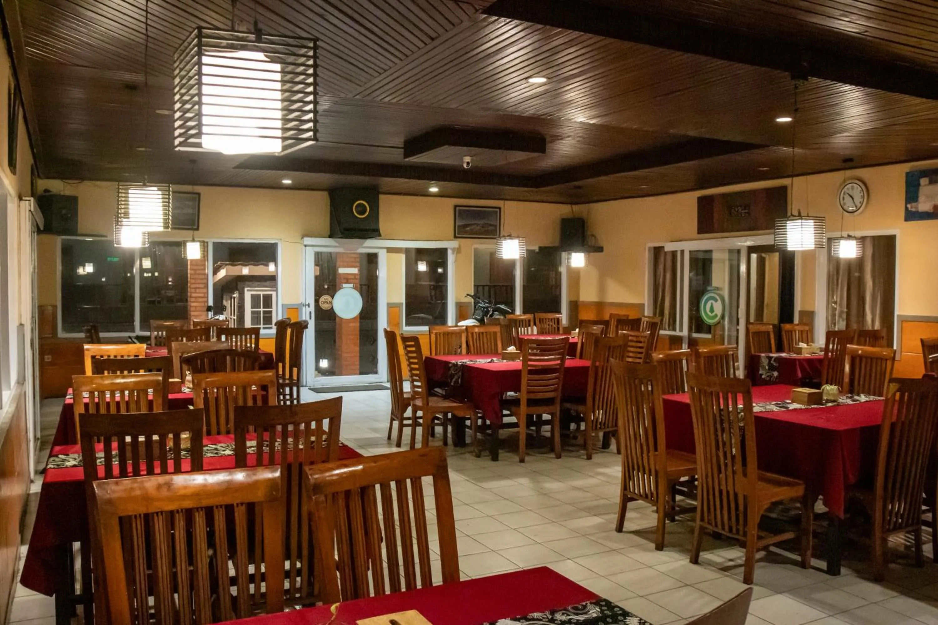 Restaurant/places to eat in Cemara Indah Hotel