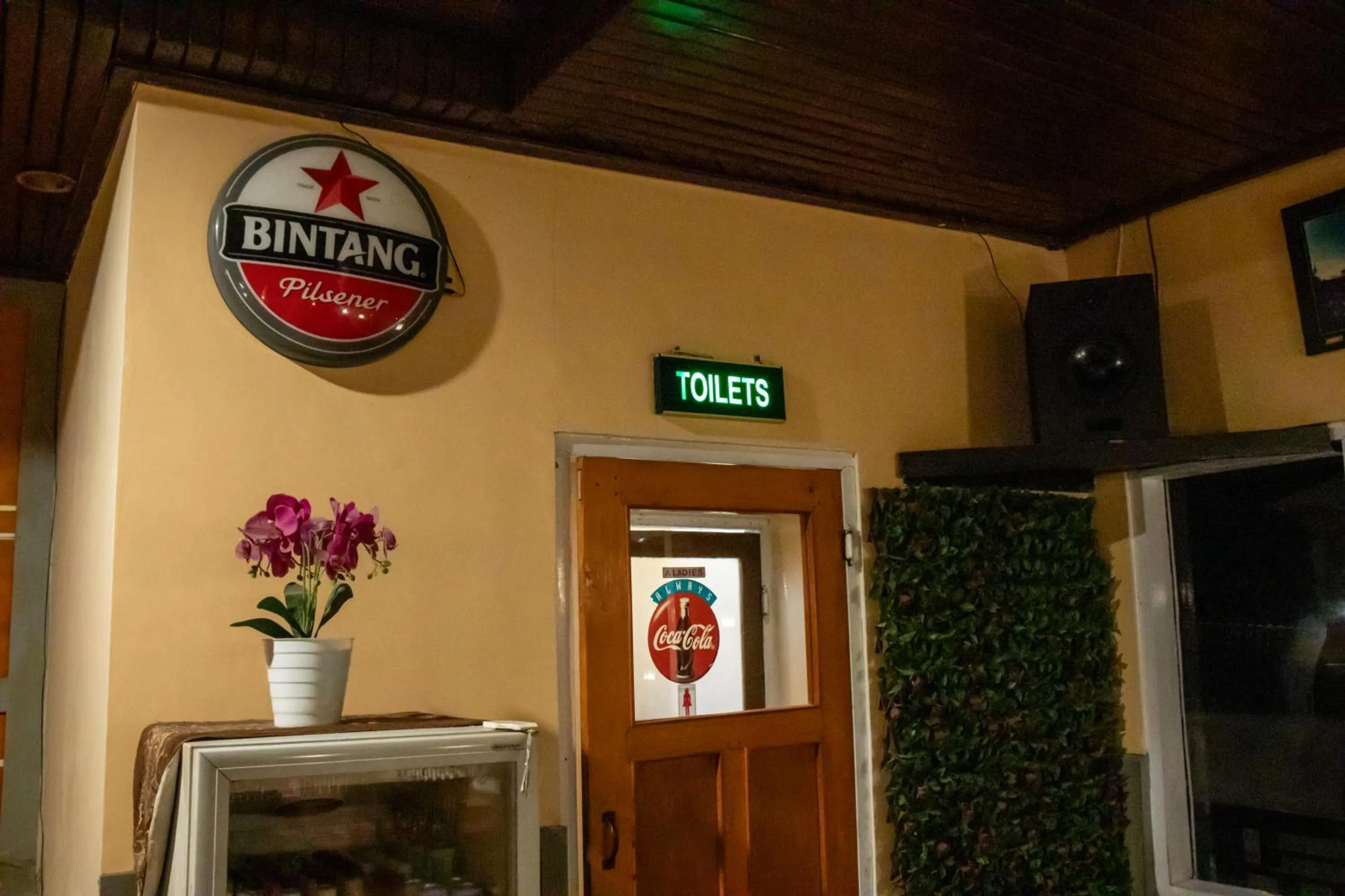 Toilet in Cemara Indah Hotel