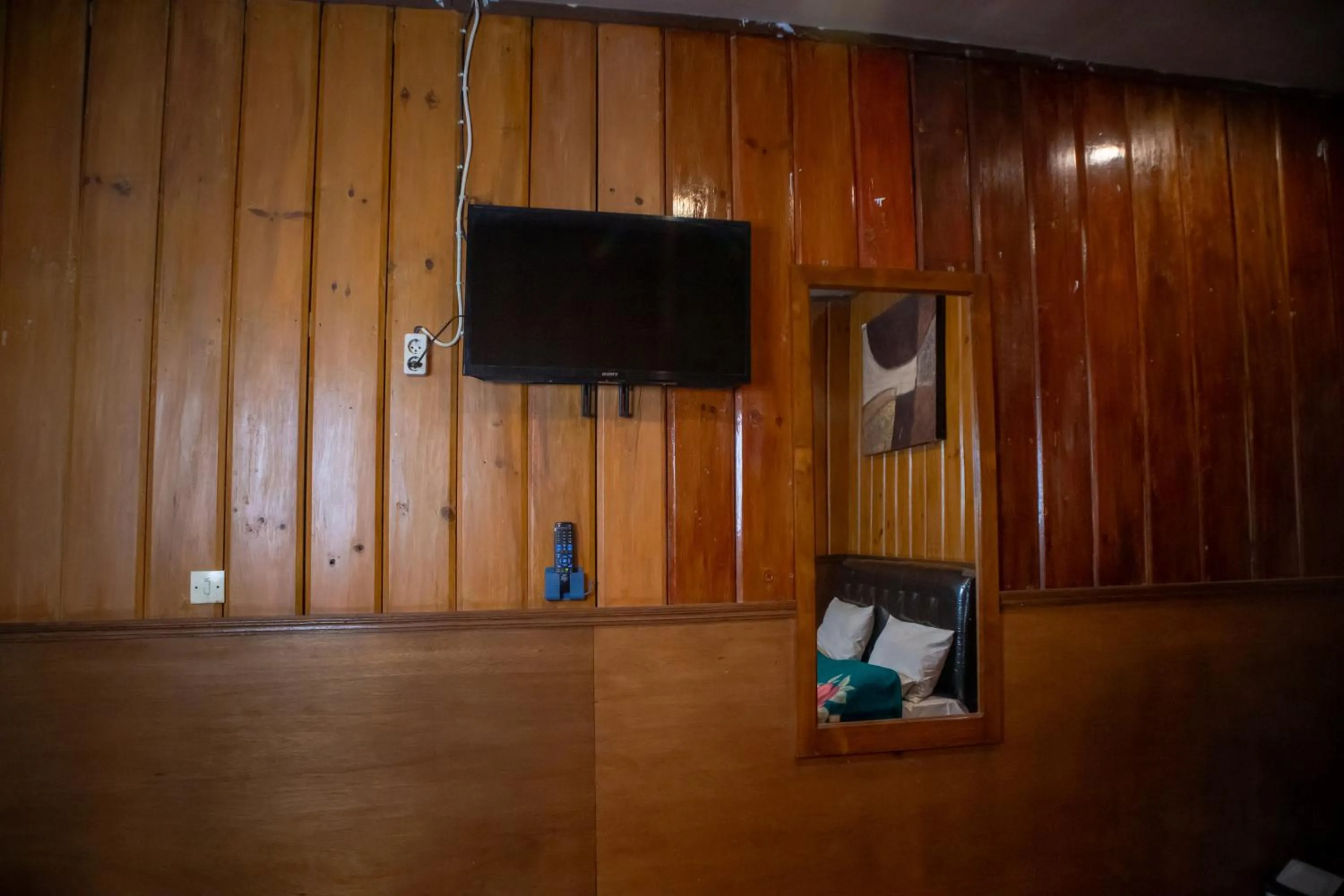 TV and multimedia in Cemara Indah Hotel