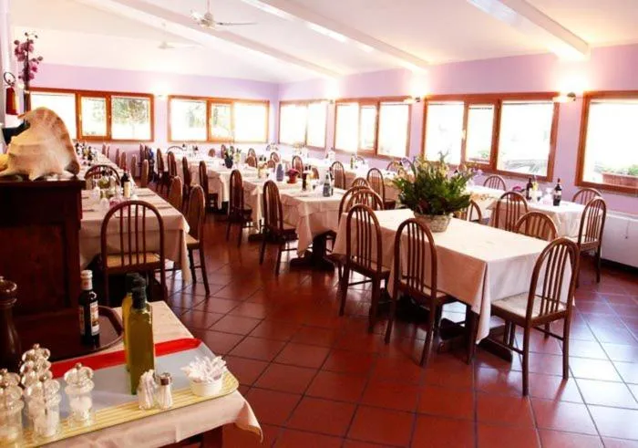 Restaurant/places to eat in Albergo Rossella