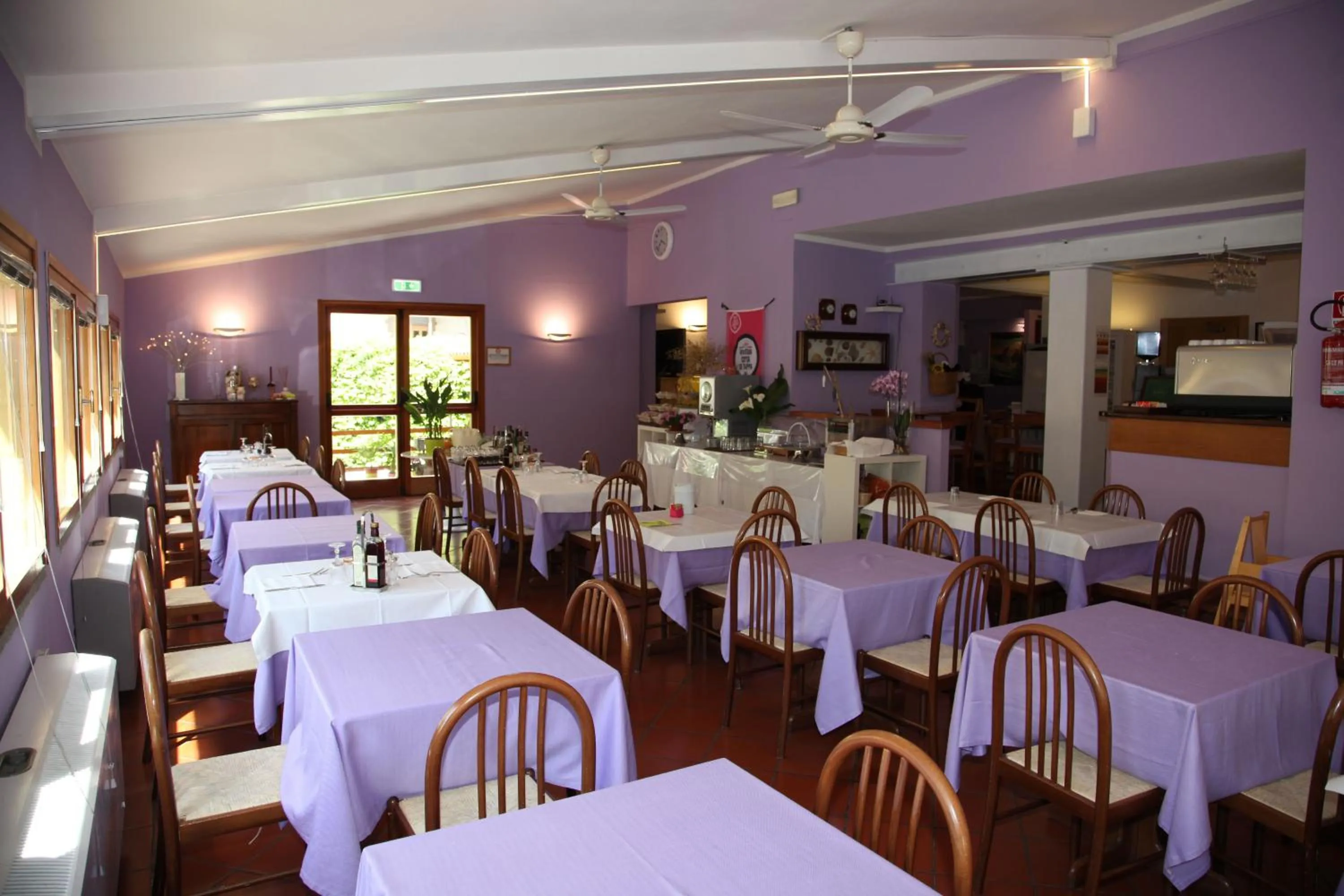 Restaurant/places to eat in Albergo Rossella