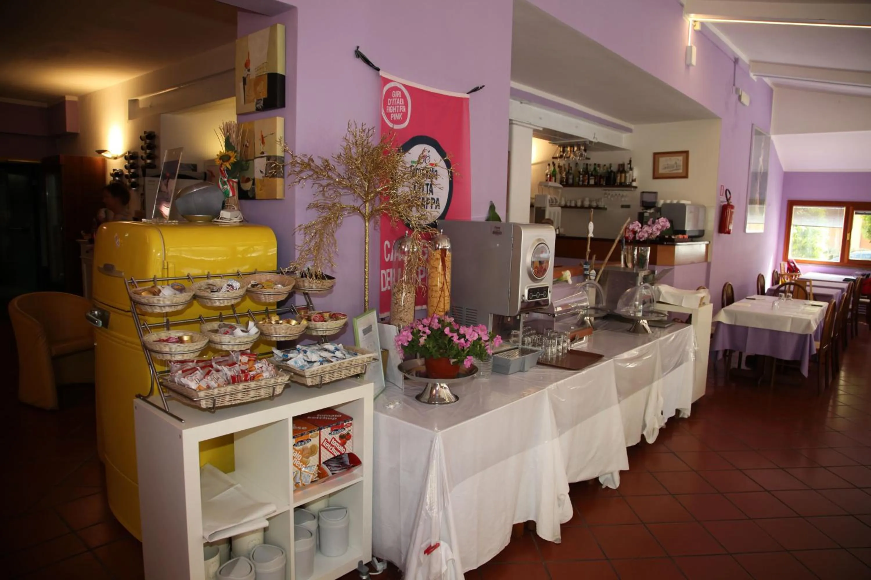 Restaurant/places to eat in Albergo Rossella