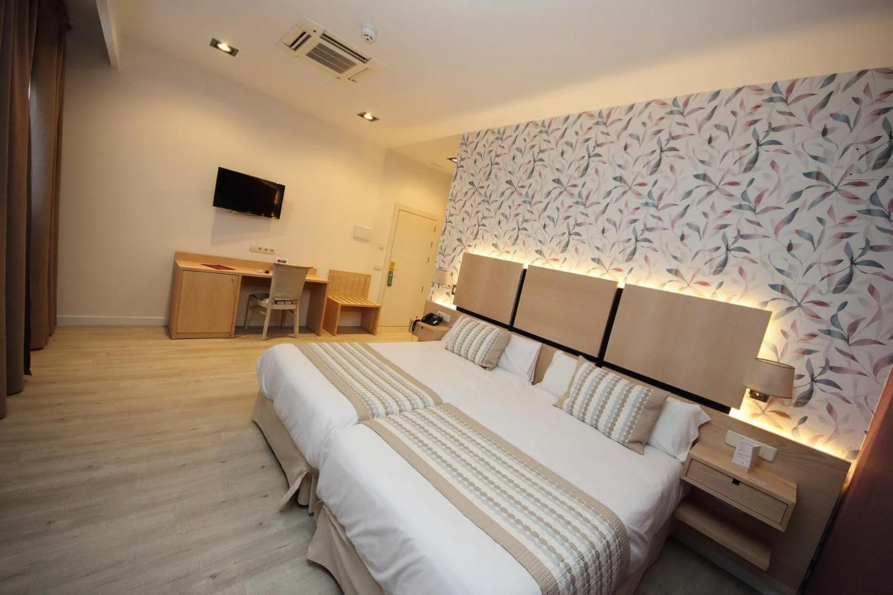 Photo of the whole room, Bed in Hotel Château Viñasoro