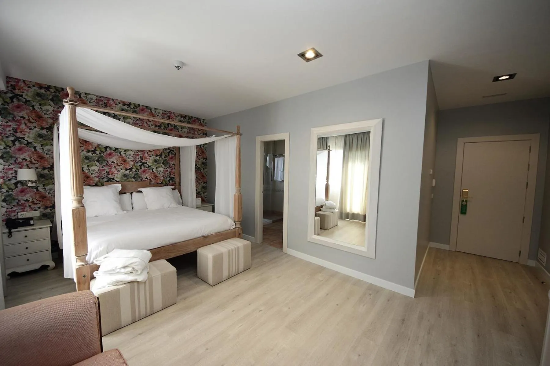 Photo of the whole room, Bed in Hotel Château Viñasoro