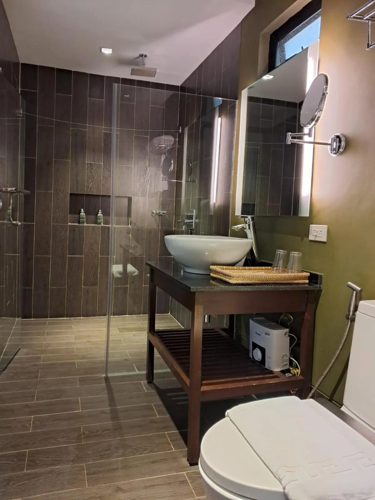 Shower in Bacau Bay Resort Coron