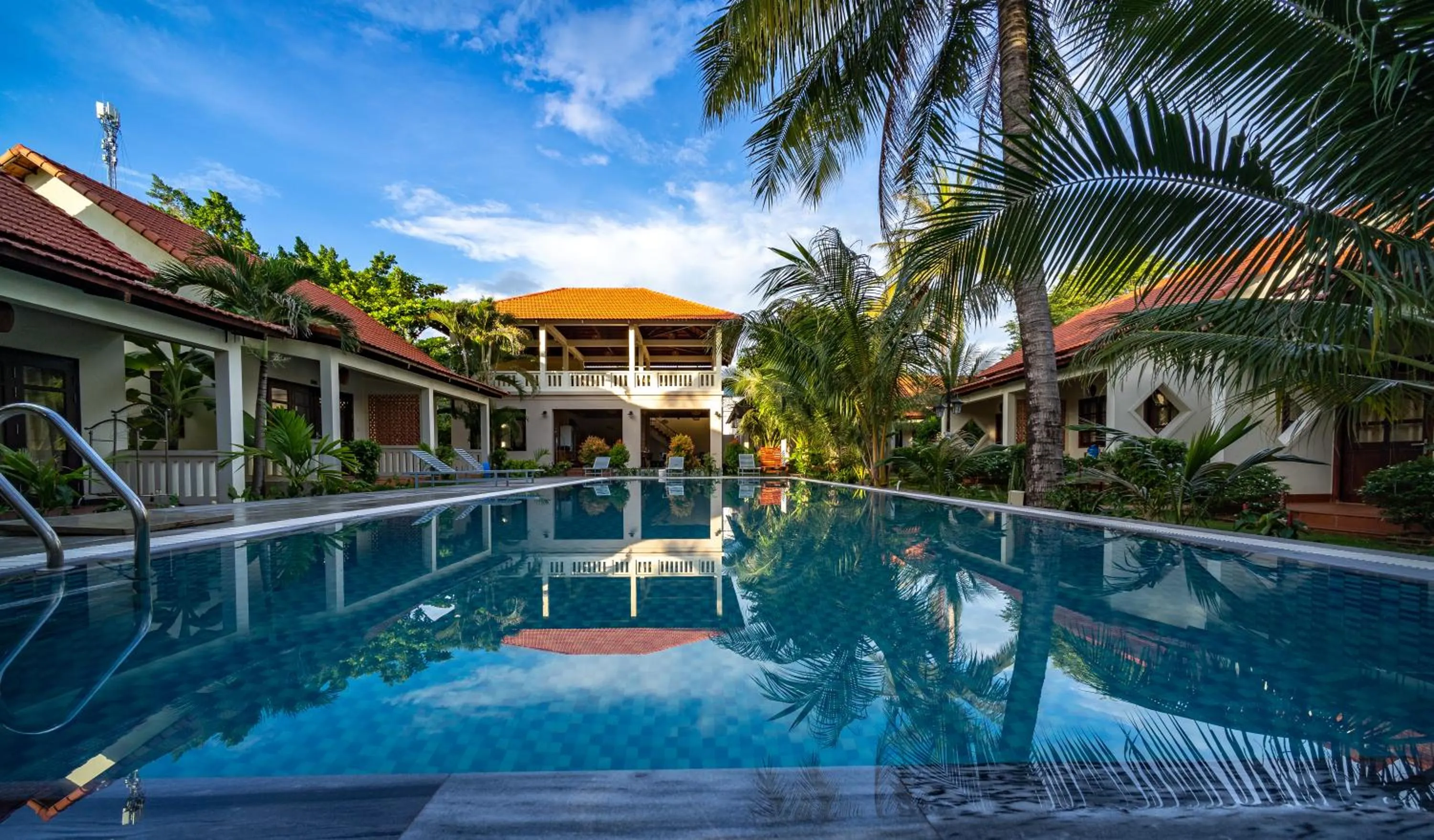 Swimming pool in Phu Quoc Dumbo Bungalow