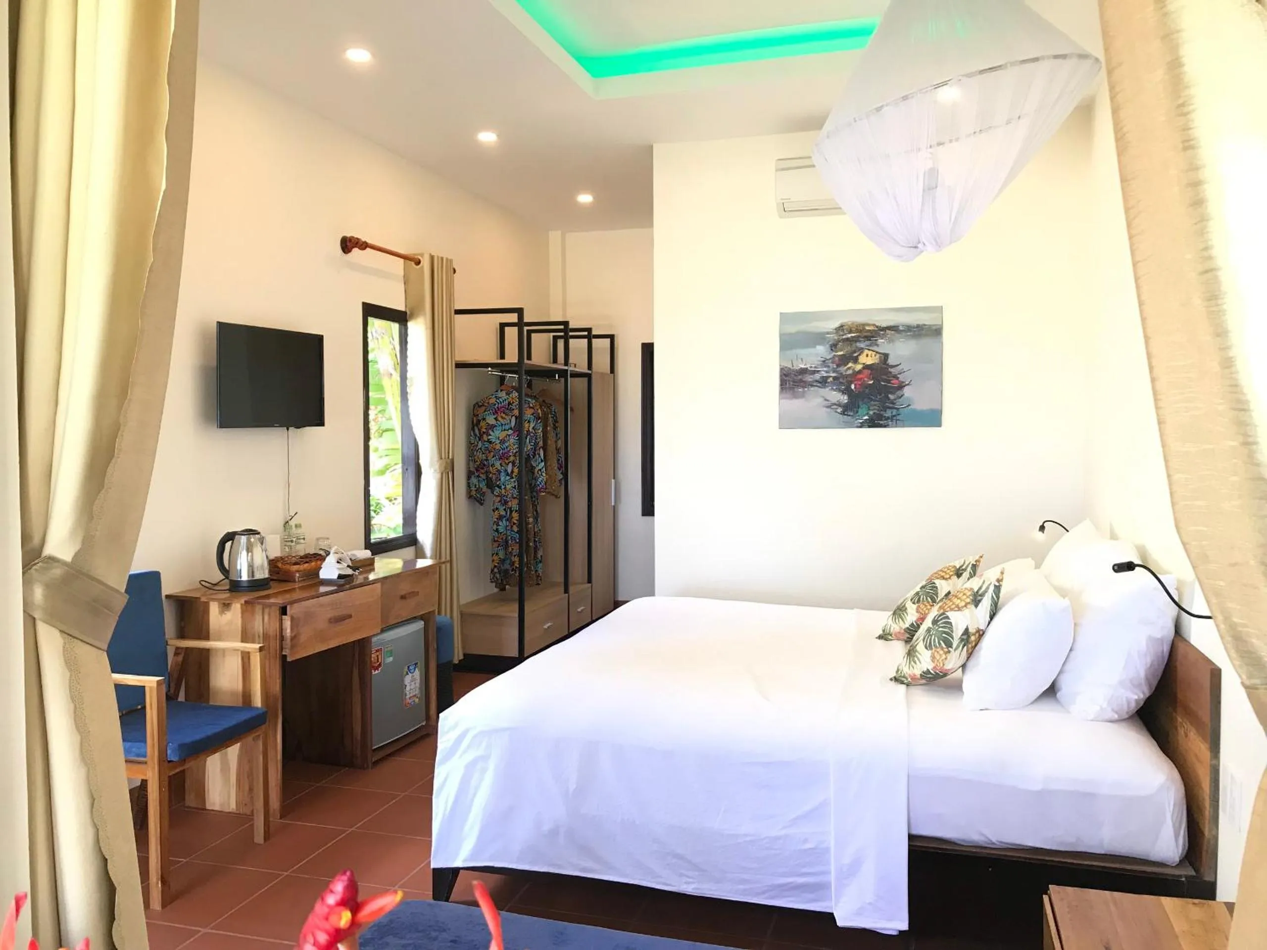 Bed in Phu Quoc Dumbo Bungalow